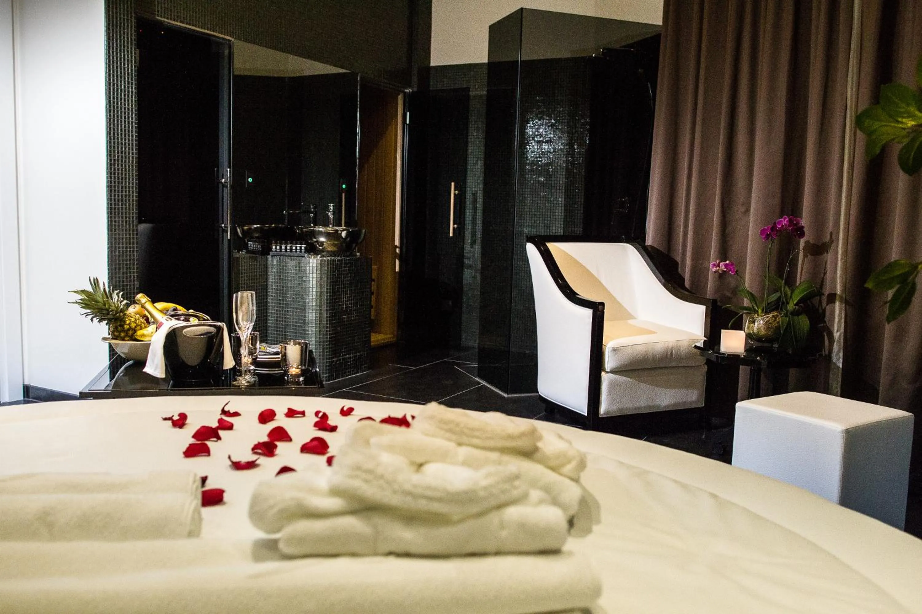 Bedroom, Bed in Luxury Hotel Amabilis