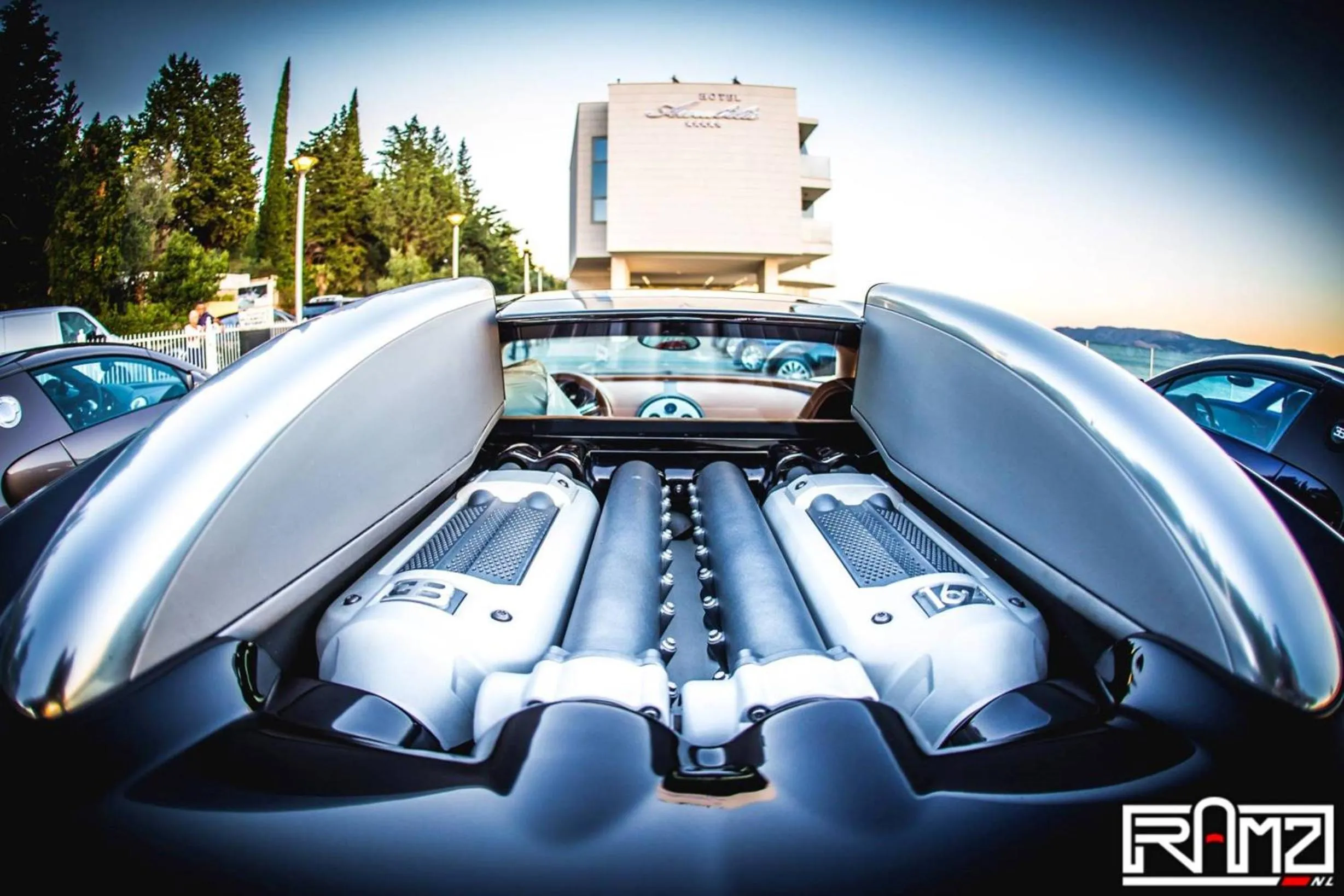 Text overlay in Luxury Hotel Amabilis