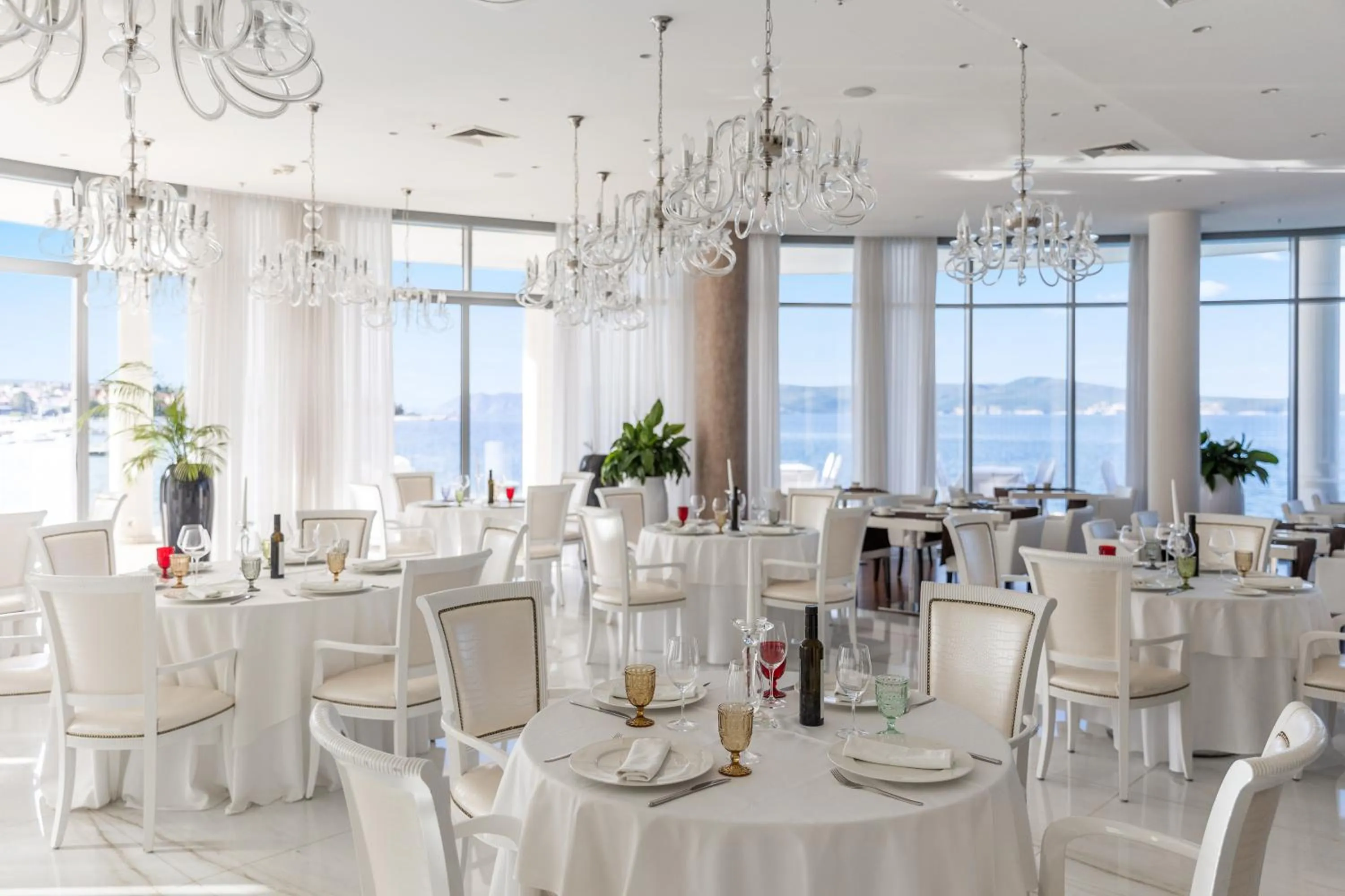 Restaurant/places to eat in Luxury Hotel Amabilis