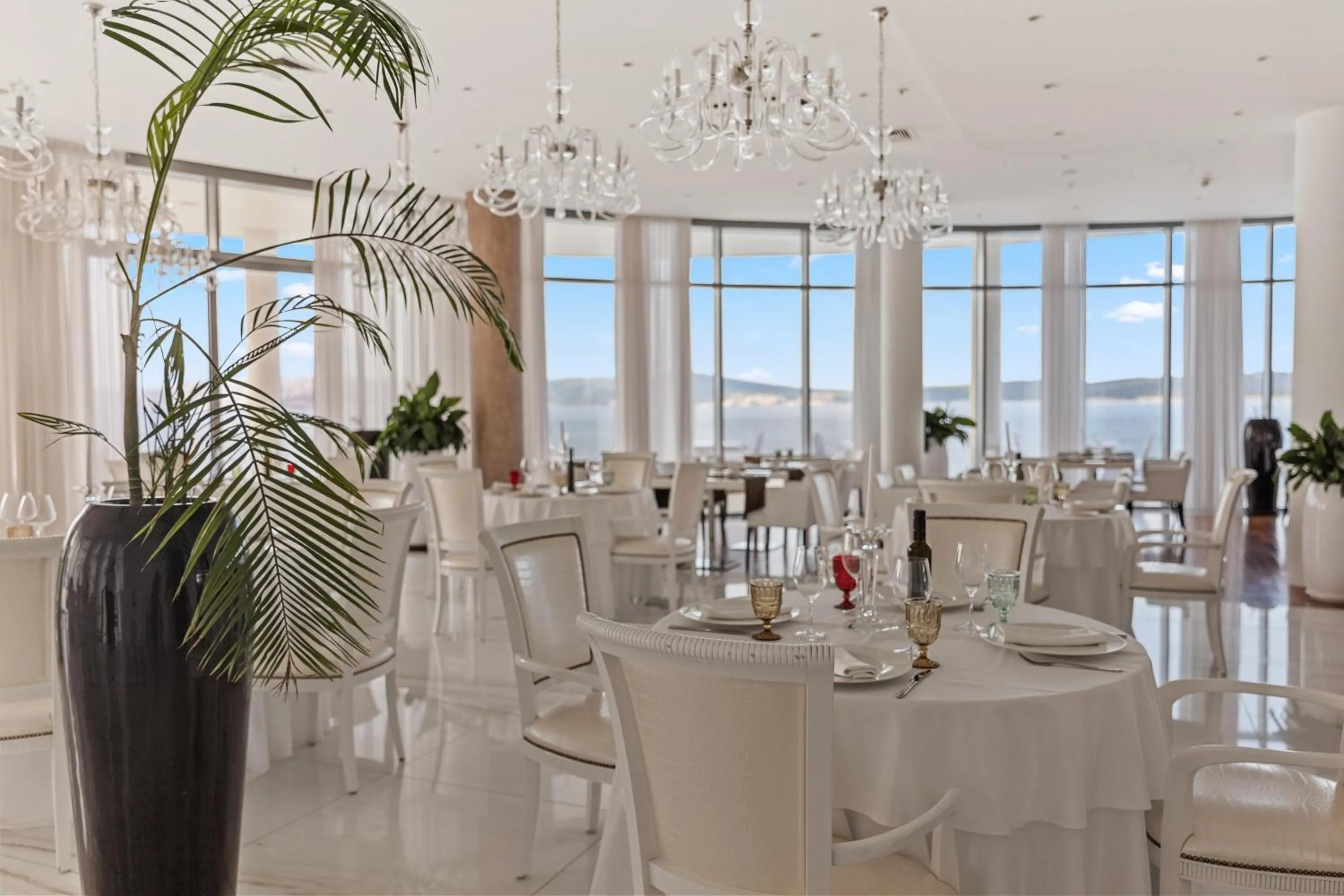 Restaurant/places to eat in Luxury Hotel Amabilis