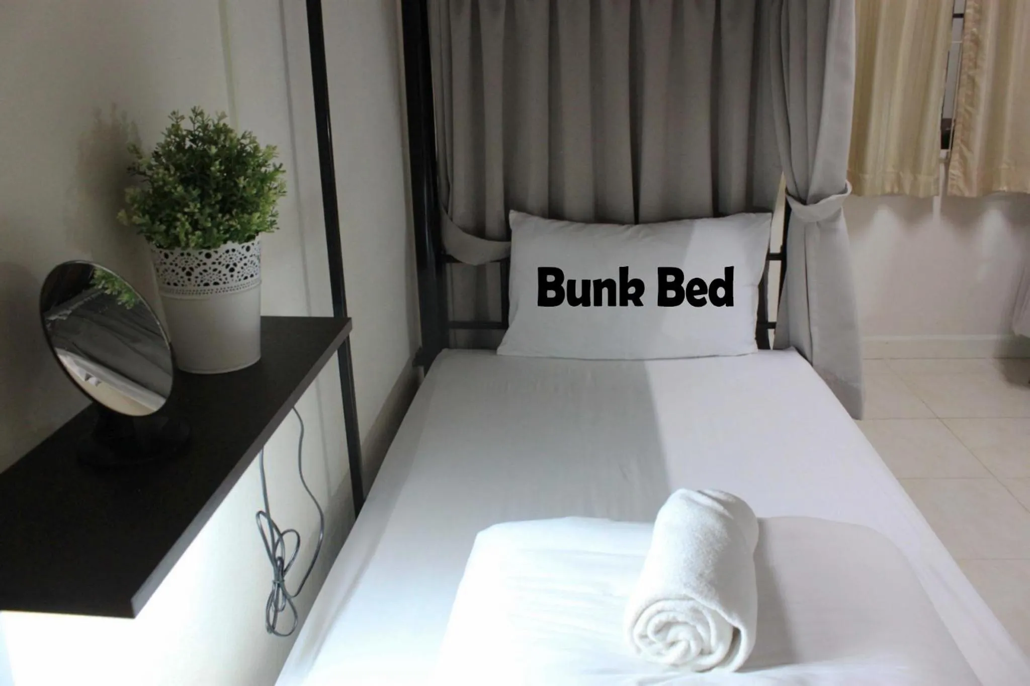 bunk bed, Bed in Varada Place