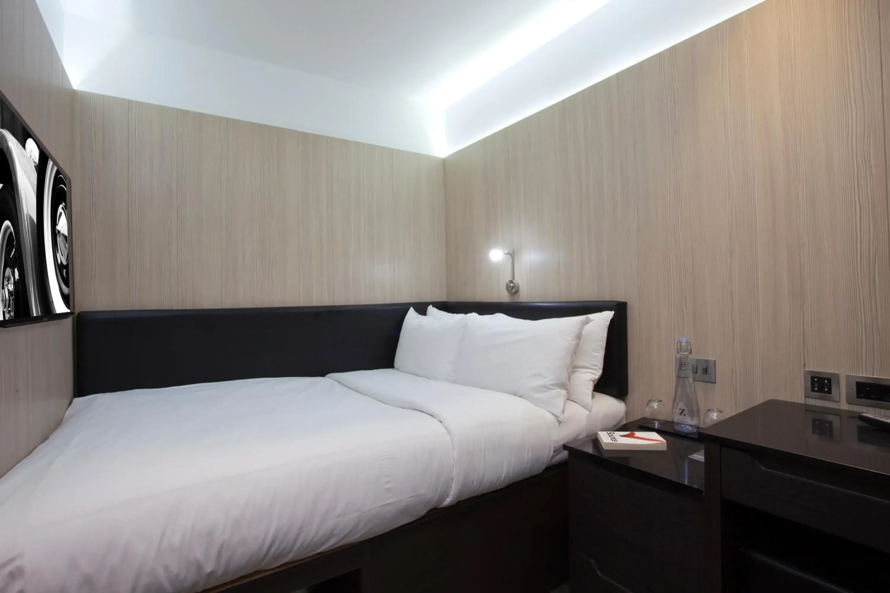 Double Room without Window in The Z Hotel Victoria Double Room without Window in The Z Hotel Victoria