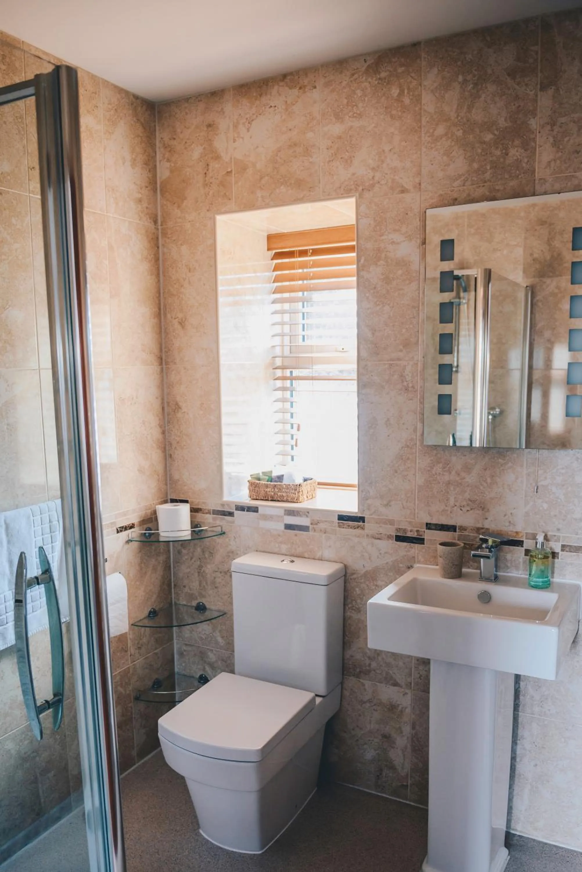 Toilet in Home Farm & Lodge