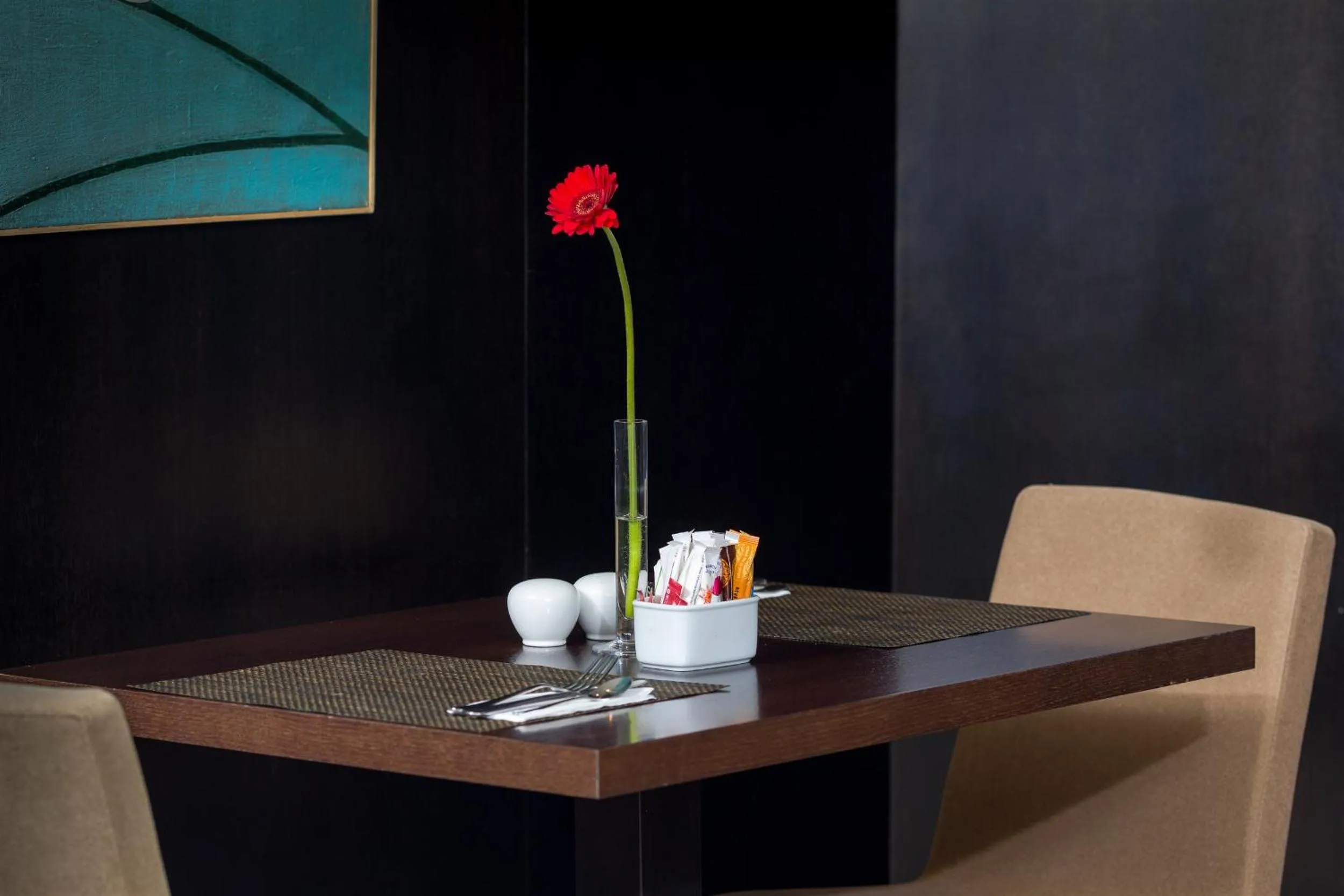 Restaurant/places to eat in Hotel CH Bucharest