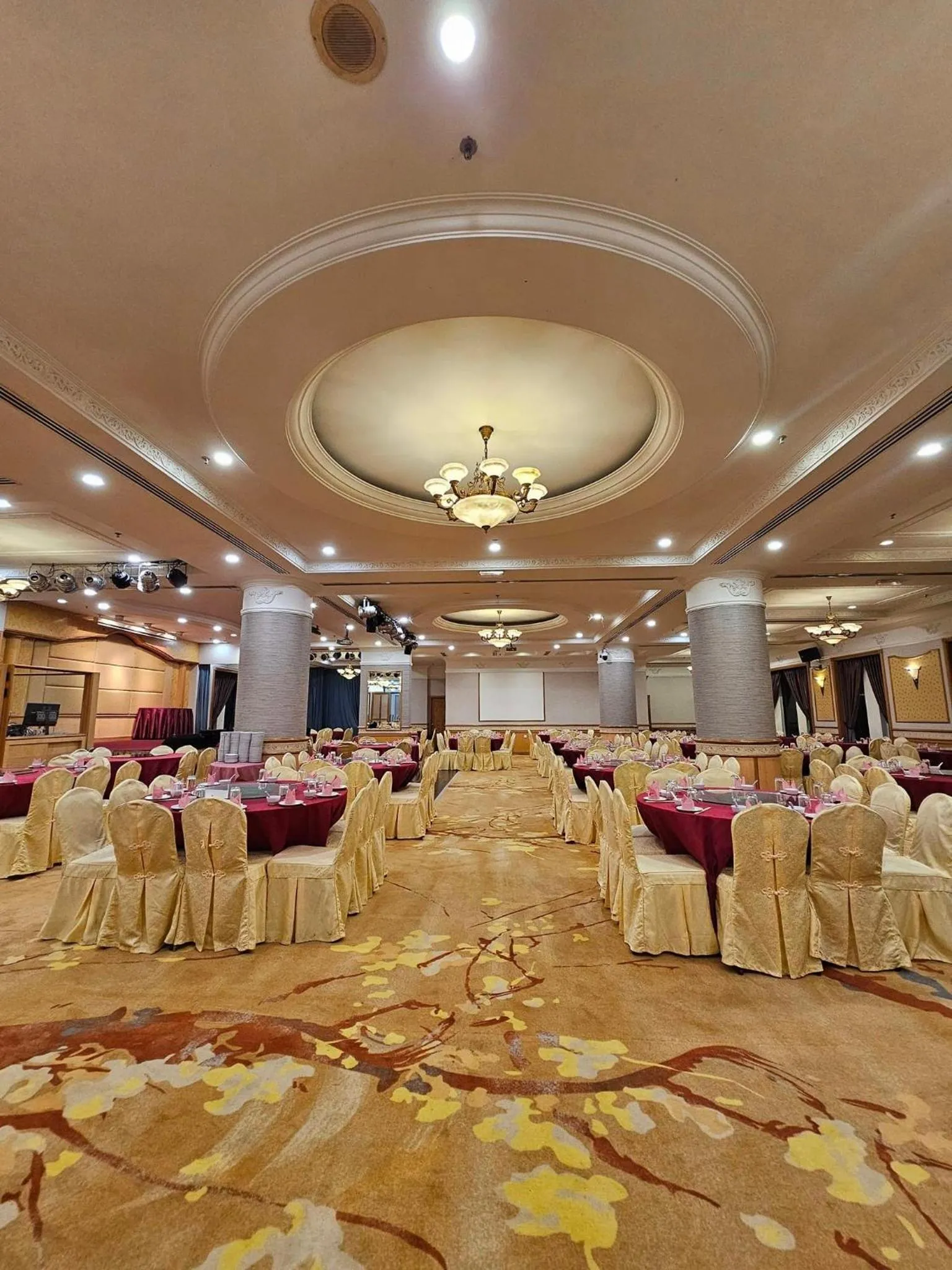 Restaurant/places to eat in The Paramount Hotel Sibu