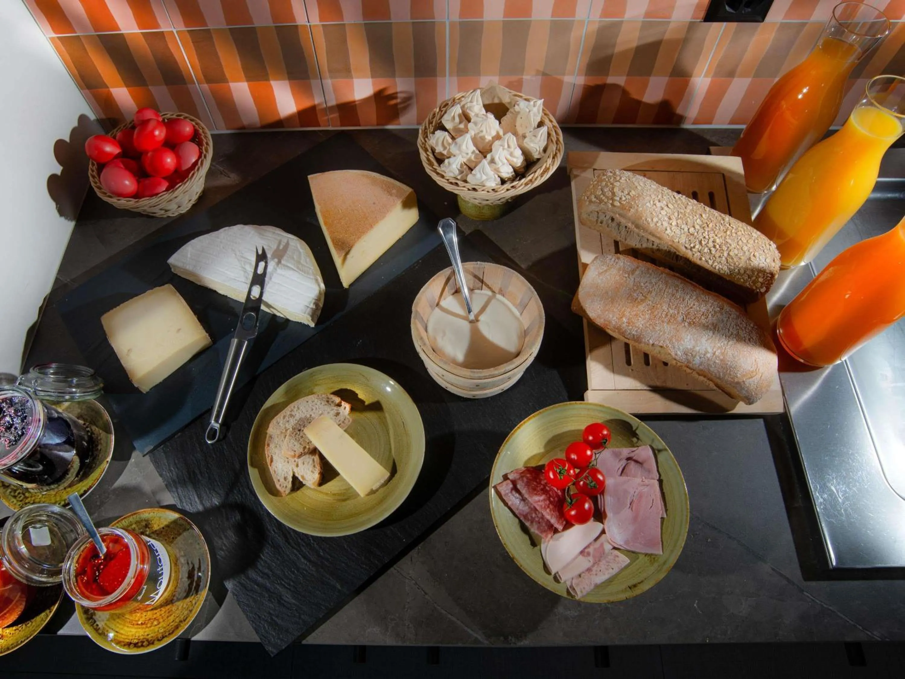 Breakfast in Mercure Fribourg Centre Remparts