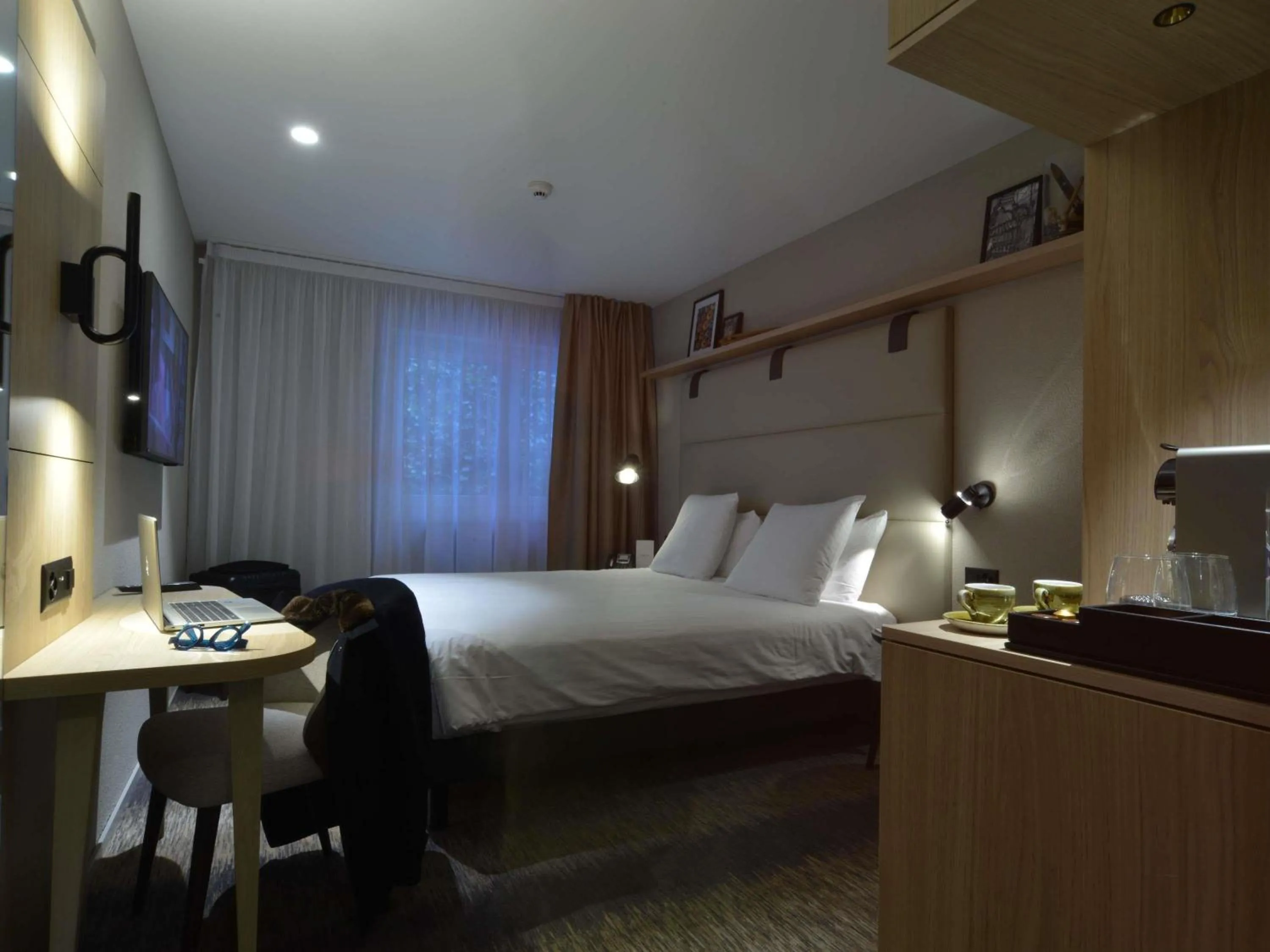 Bedroom, Bed in Mercure Fribourg Centre Remparts