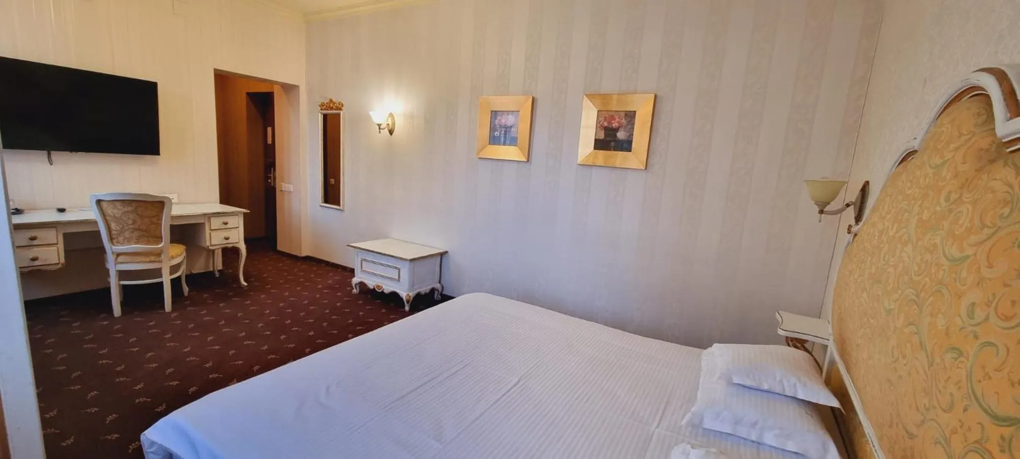 Bed in Topaz Boutique