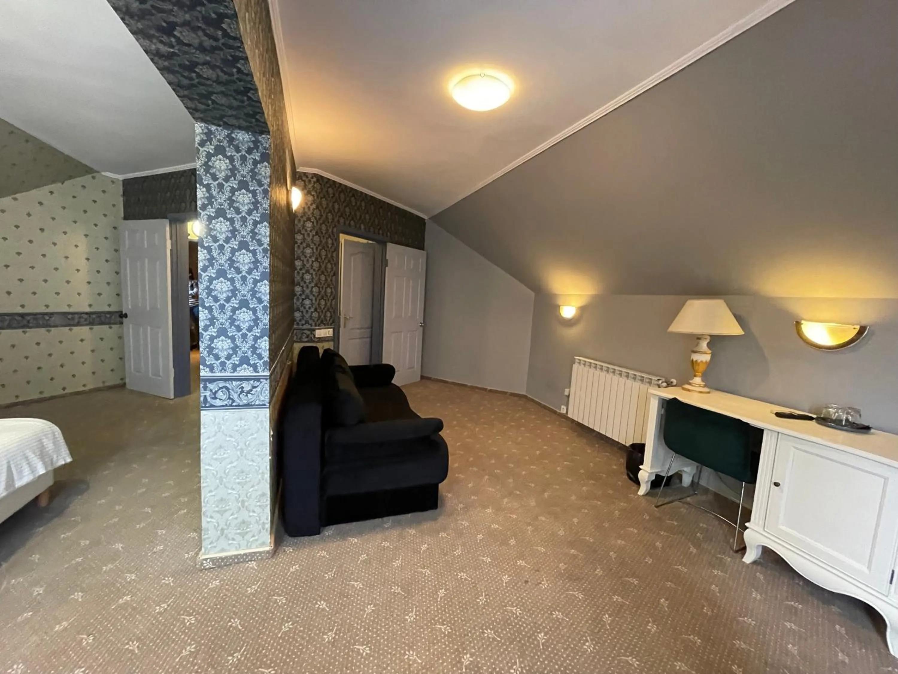 Bed in Topaz Boutique