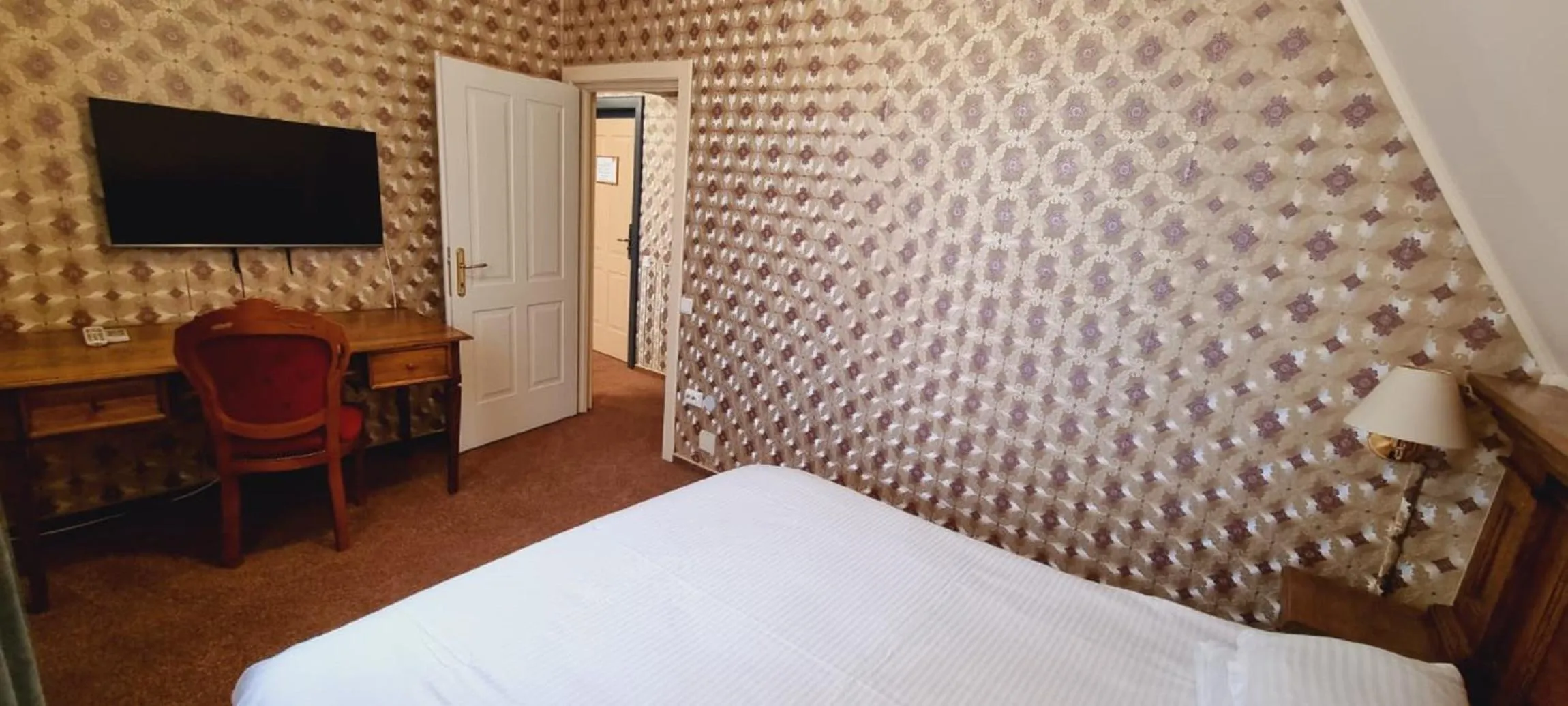 Bed in Topaz Boutique