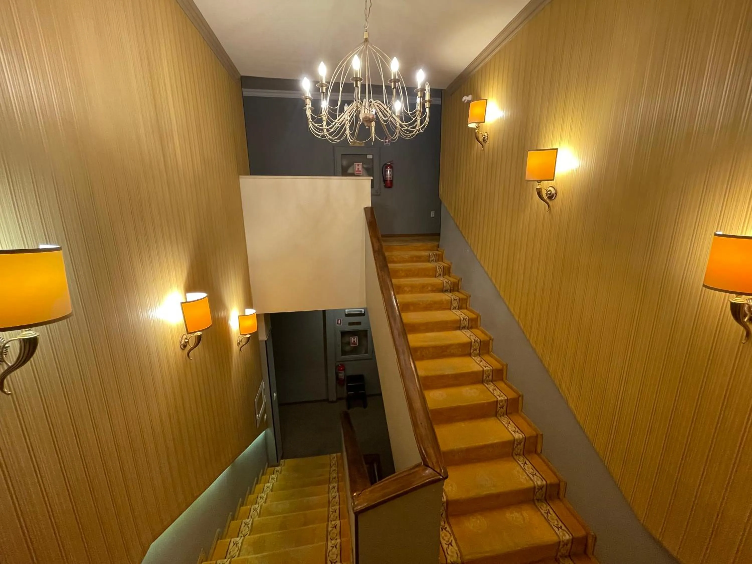 Lobby or reception in Topaz Boutique