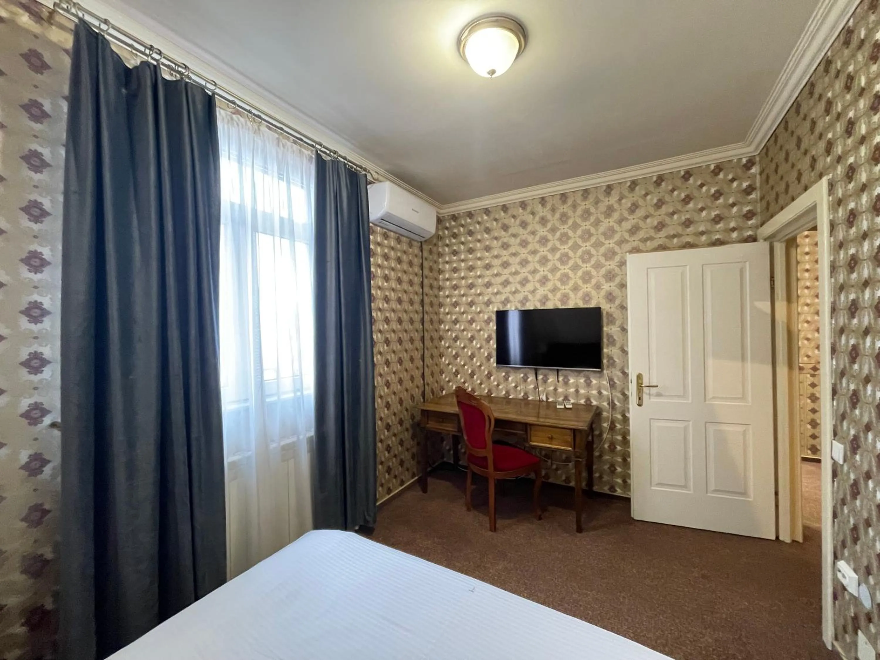 Bed in Topaz Boutique