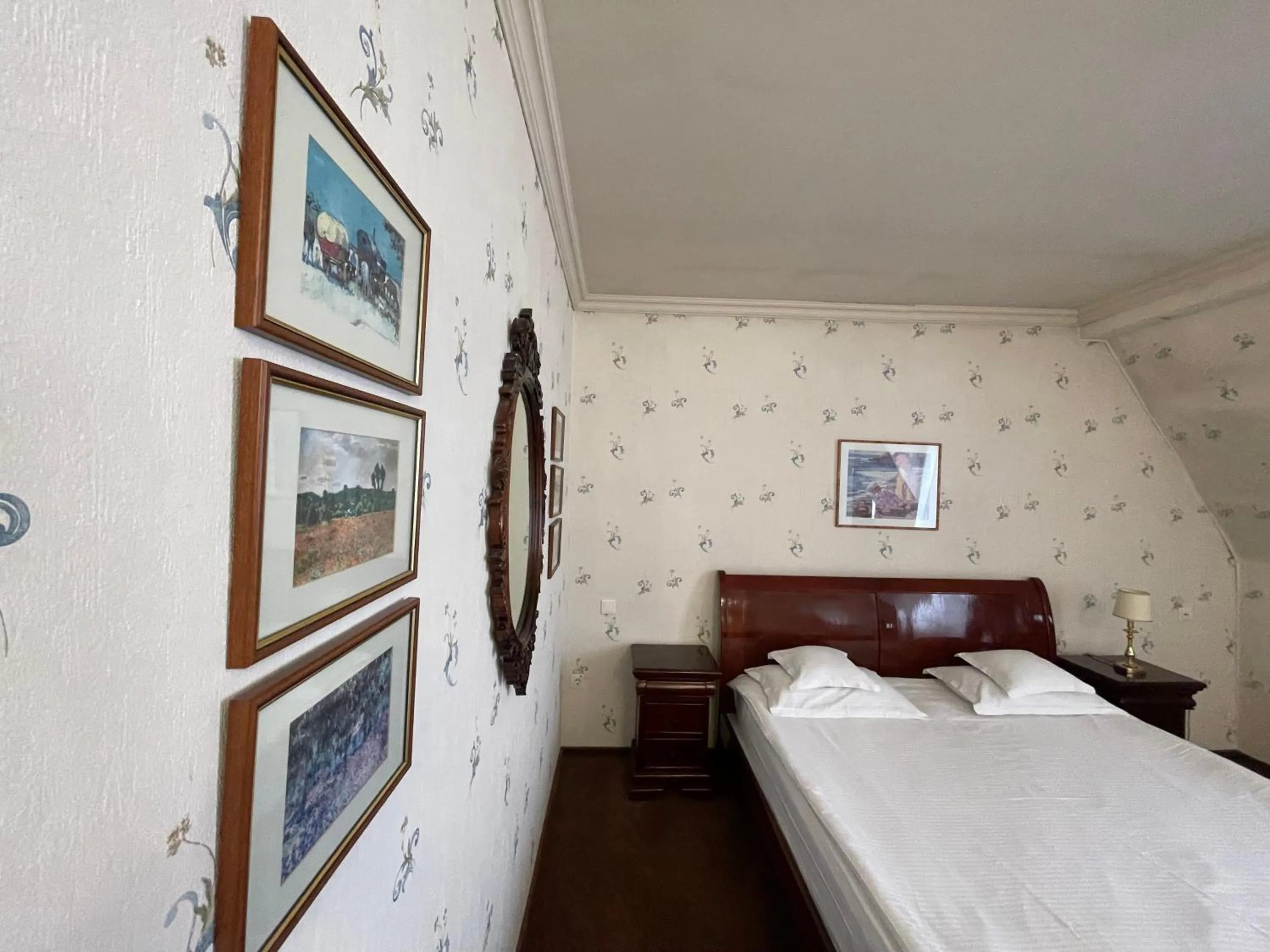 Bed in Topaz Boutique