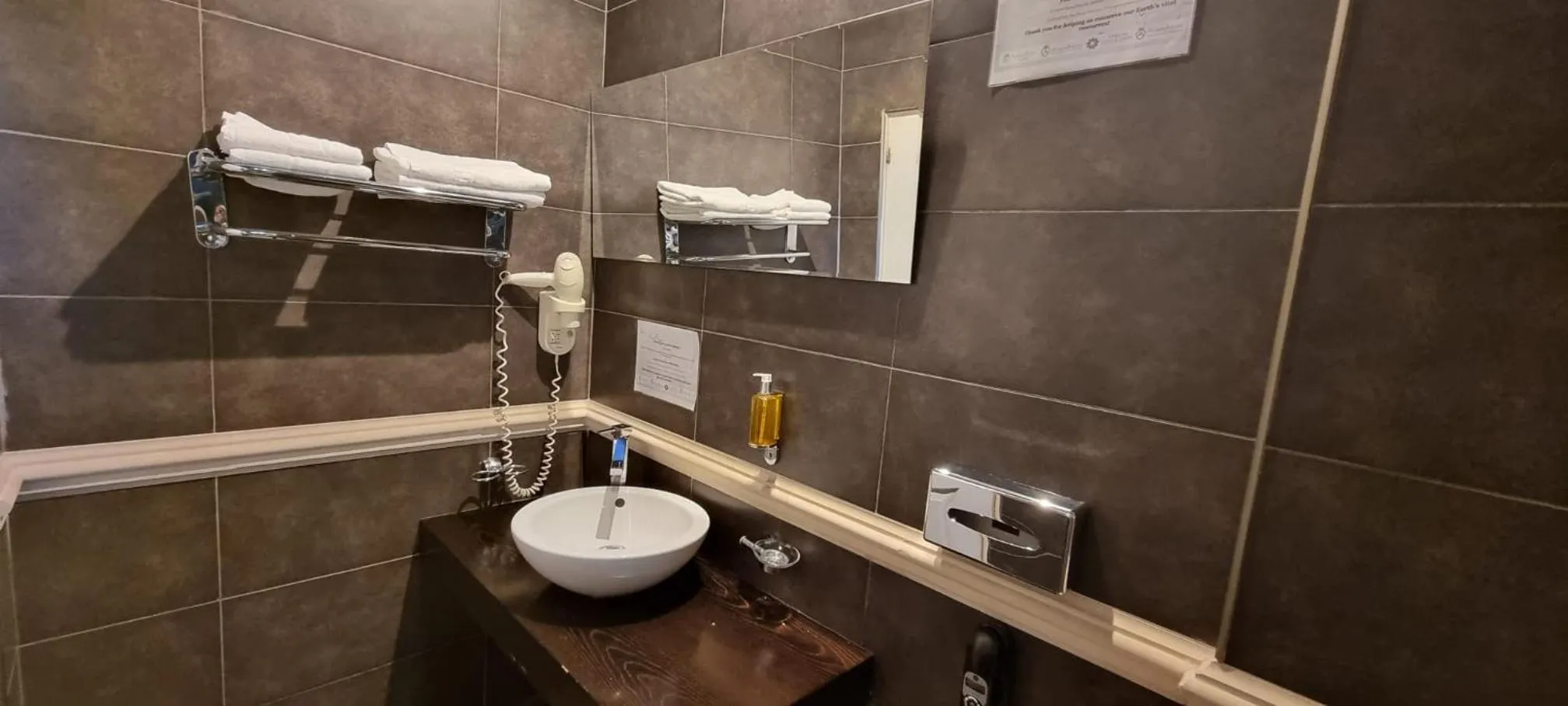 Shower in Topaz Boutique