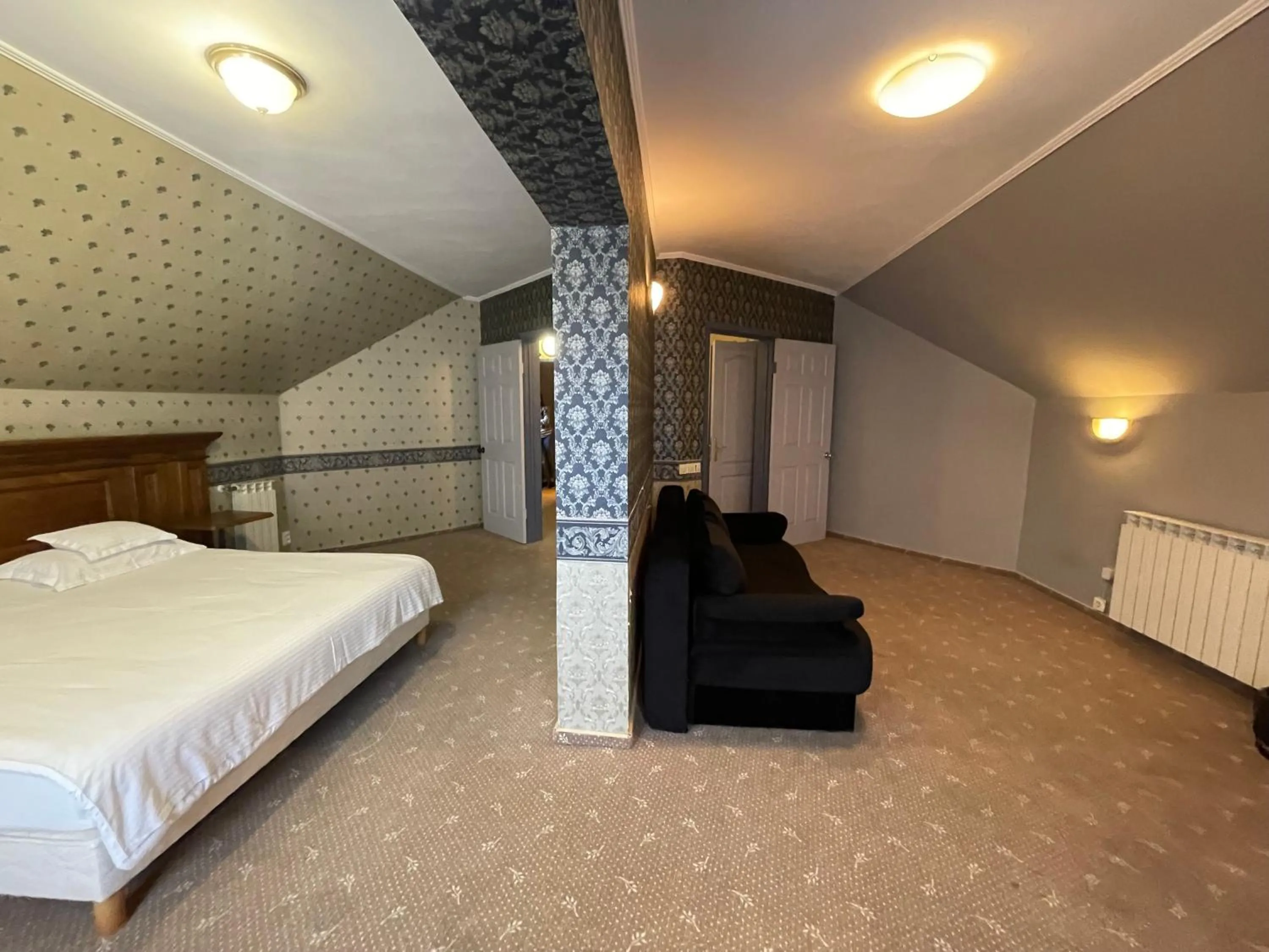 Bed in Topaz Boutique