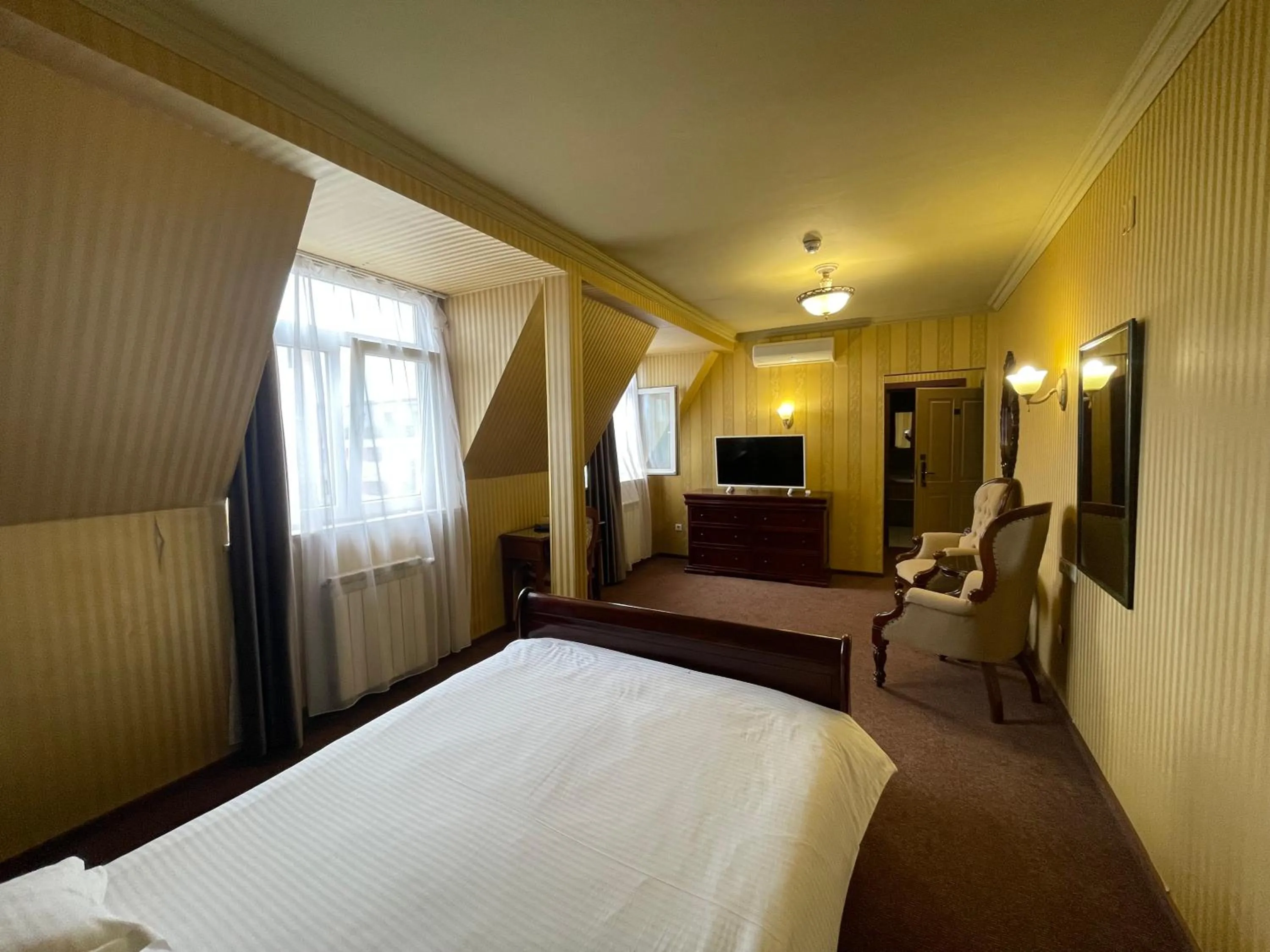 Bed in Topaz Boutique