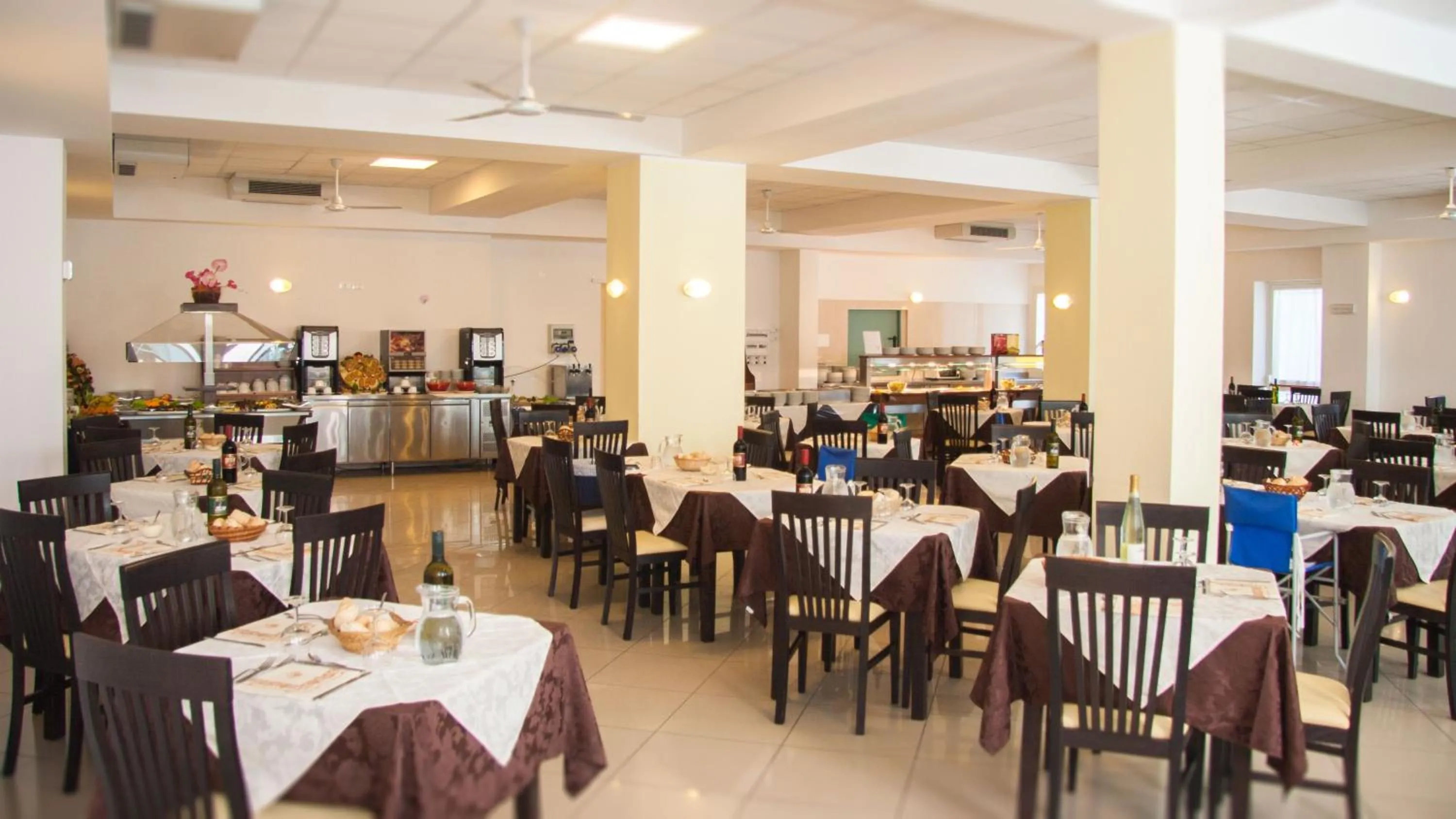 Restaurant/places to eat in Club Vacanze In