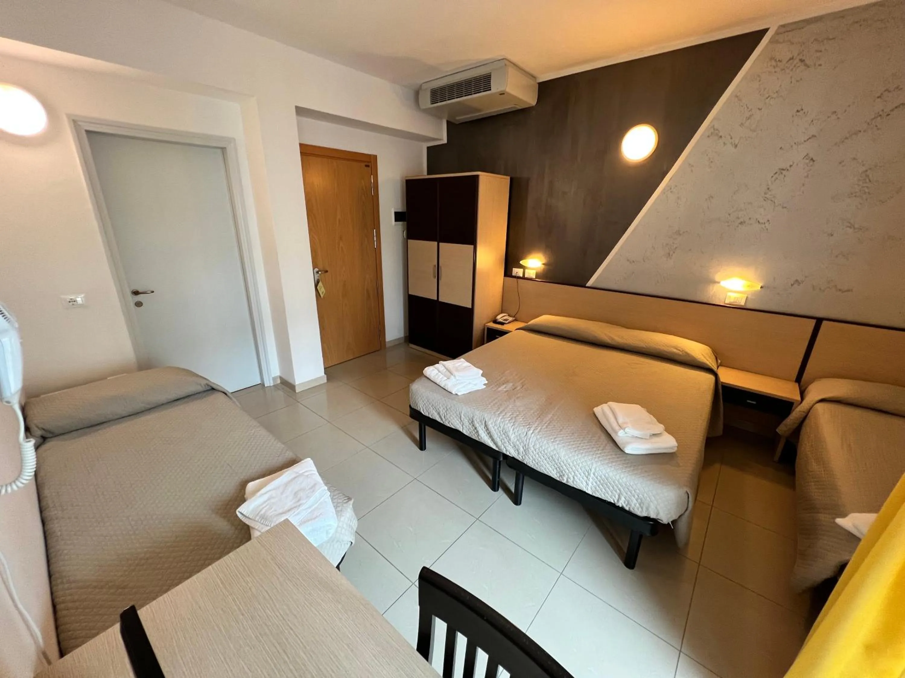 Photo of the whole room, Bed in Club Vacanze In