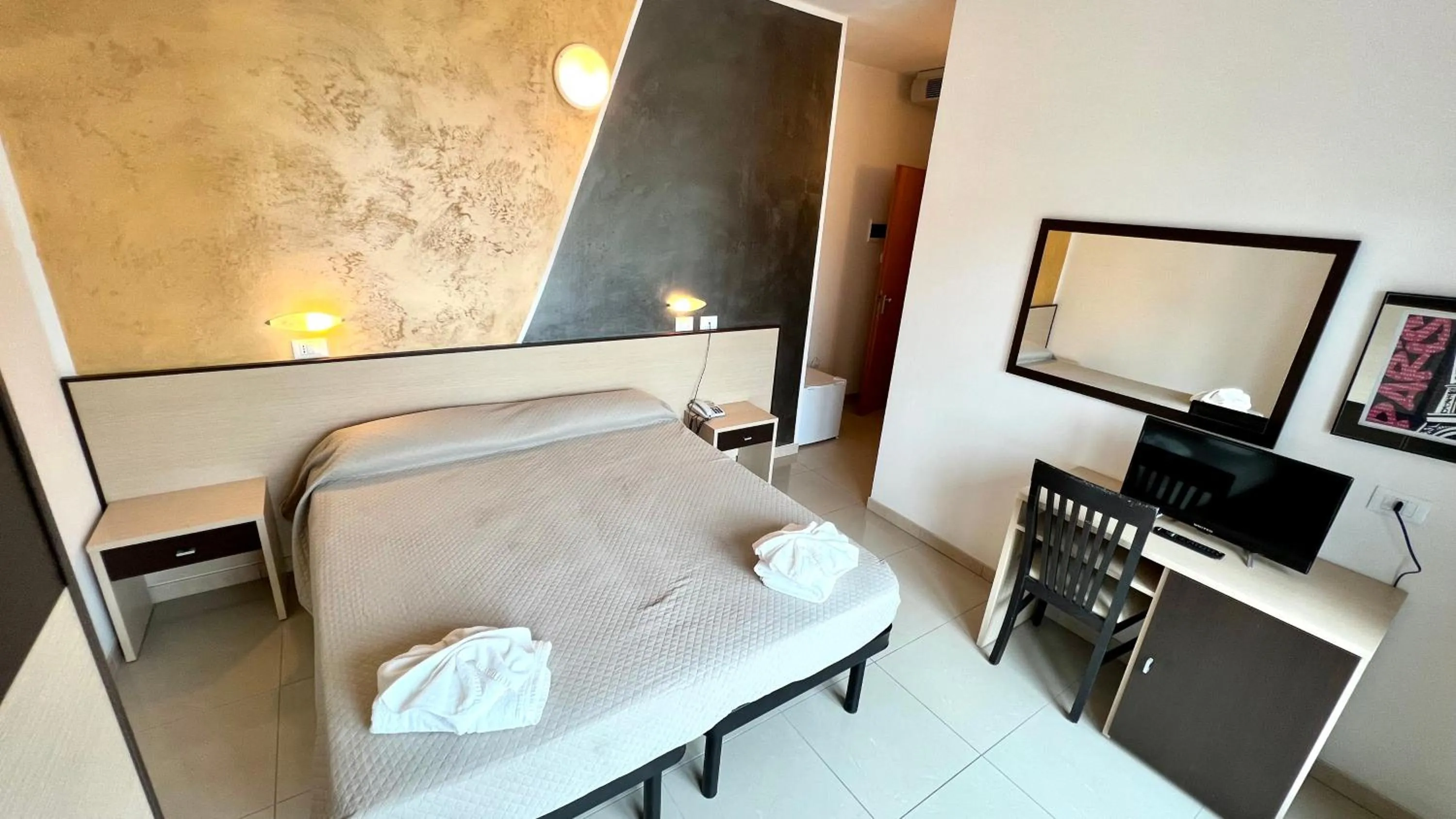 Photo of the whole room, Bed in Club Vacanze In