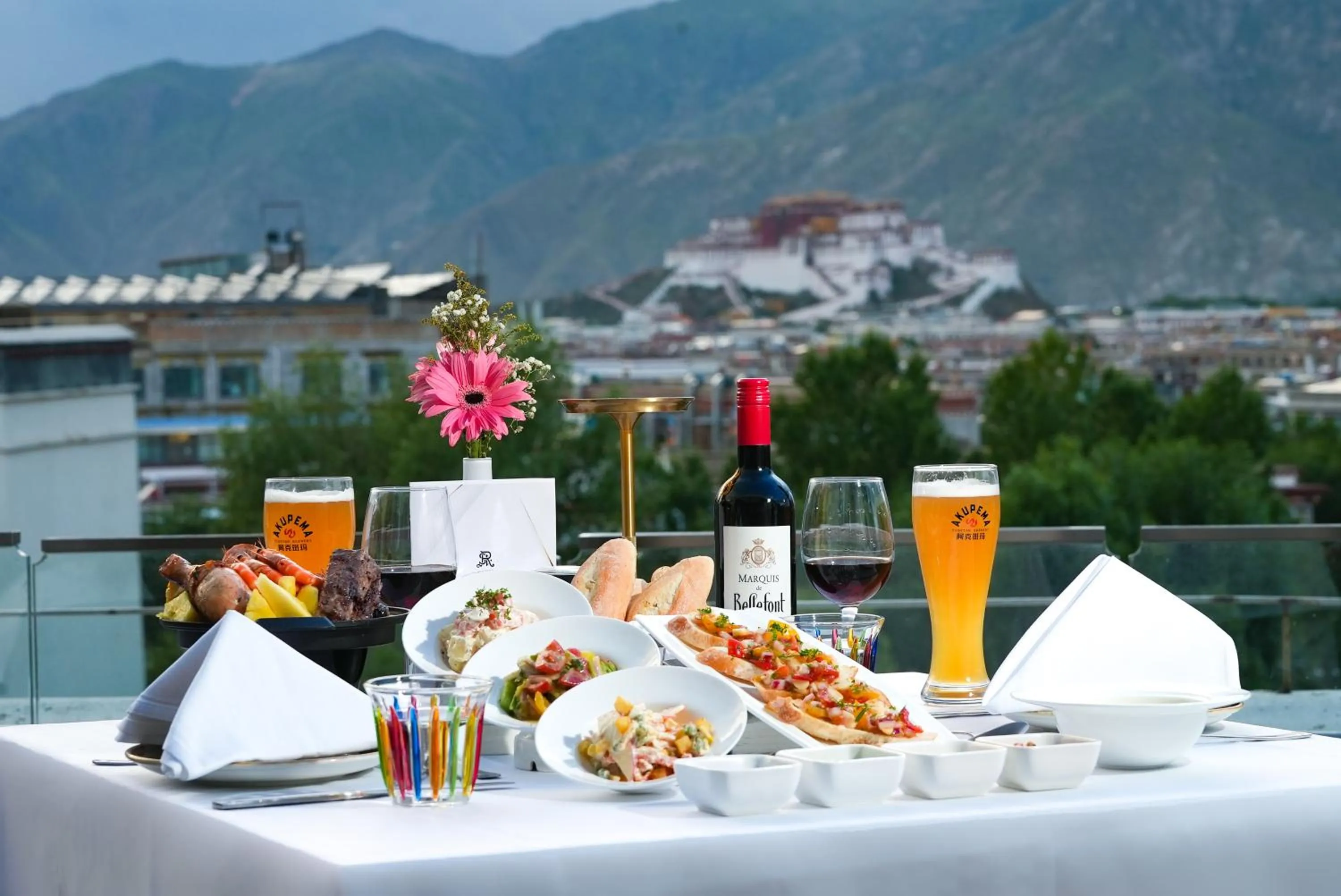 Restaurant/places to eat in The St. Regis Lhasa Resort