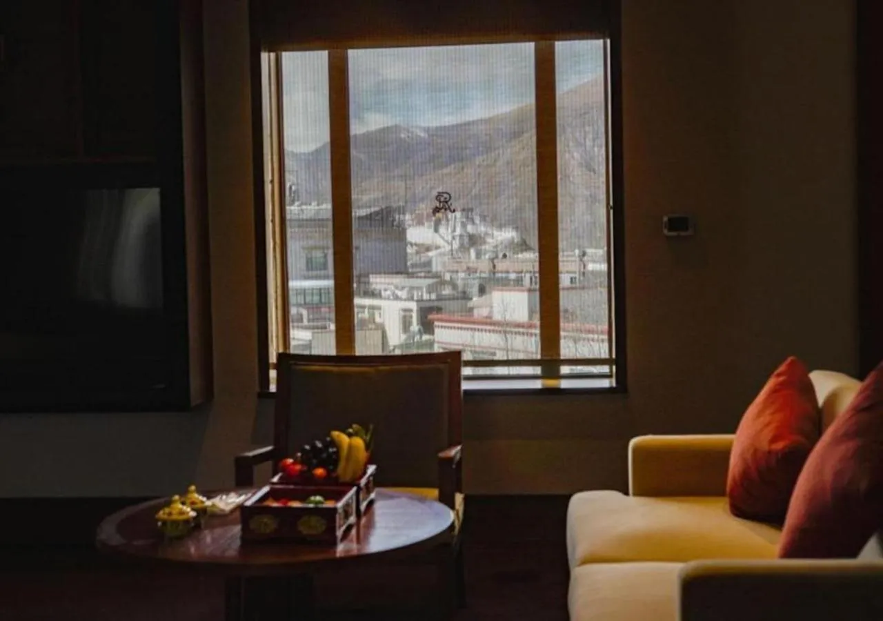 Living room in The St. Regis Lhasa Resort