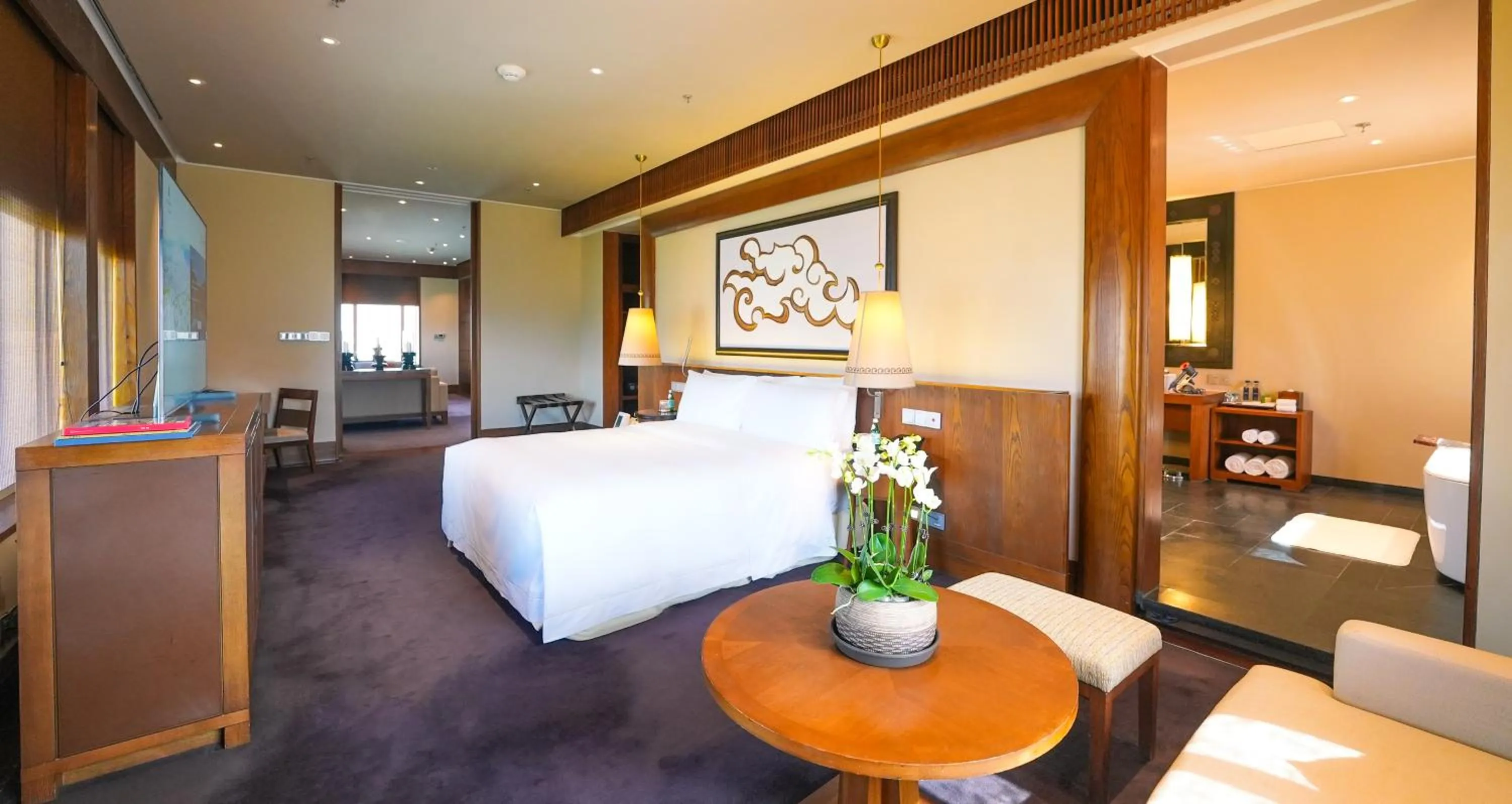 Bed in The St. Regis Lhasa Resort