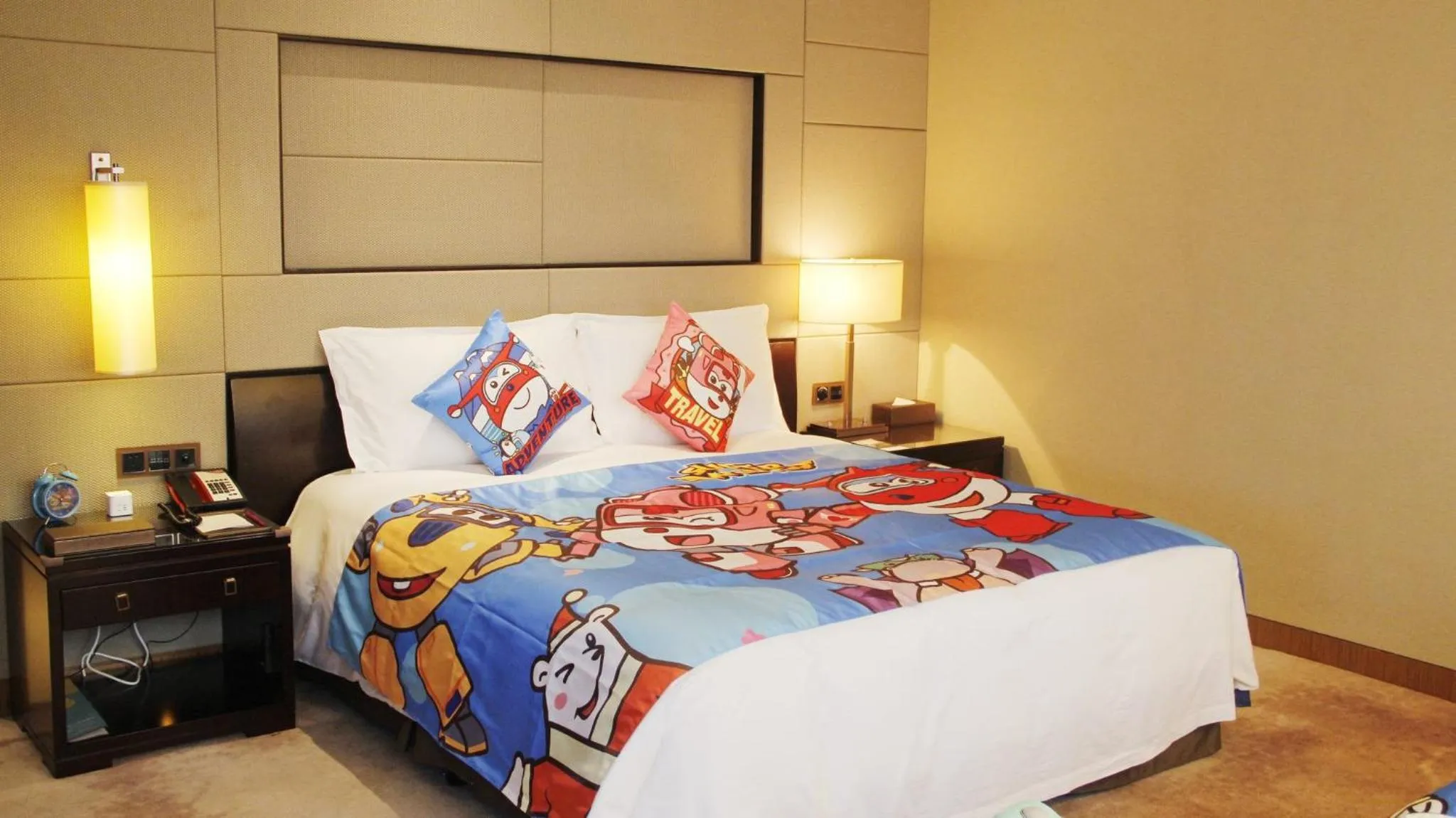 Photo of the whole room, Bed in Crowne Plaza Huangshan Yucheng by IHG