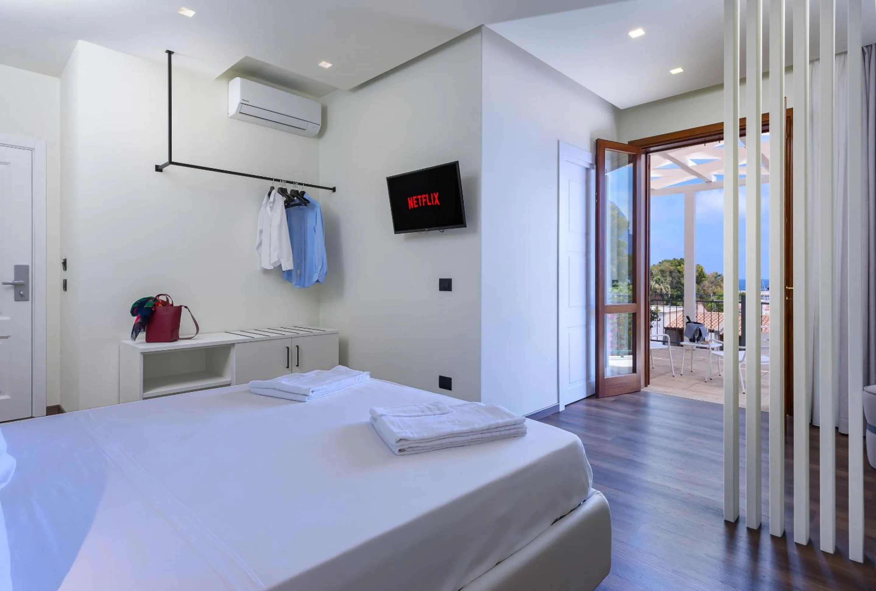 Bedroom, Bed in Albergo Auralba