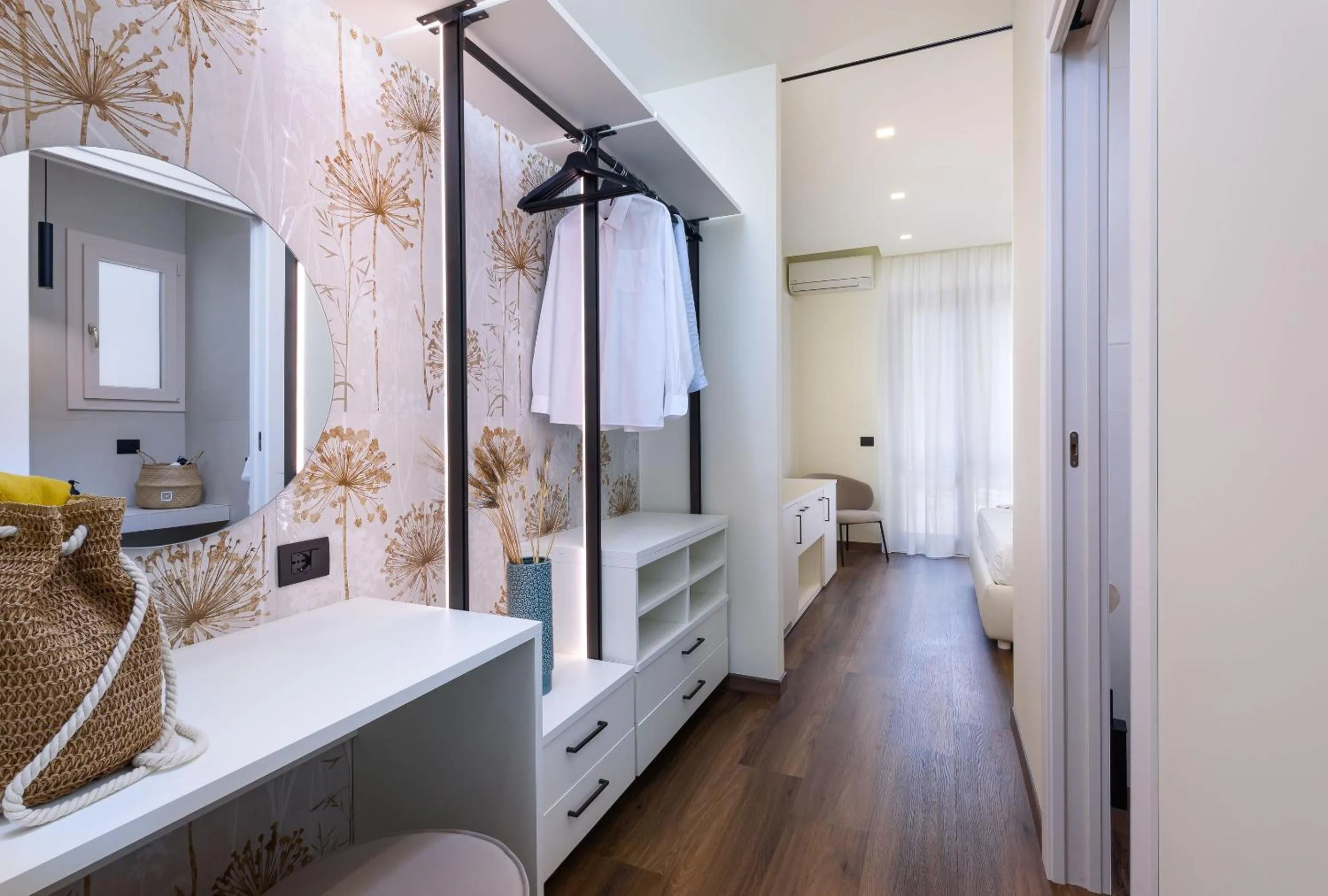 Decorative detail, Bed in Albergo Auralba