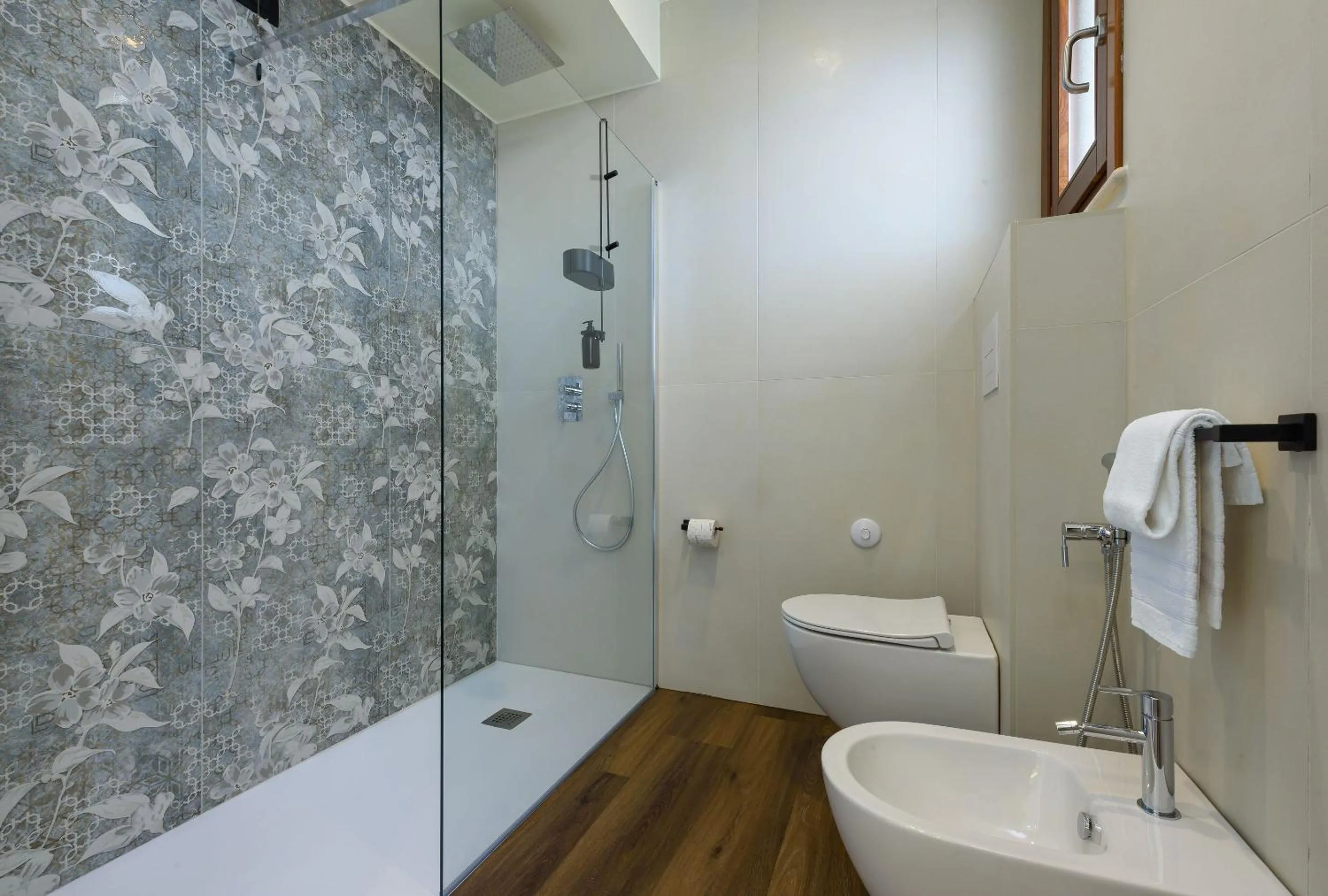 Shower in Albergo Auralba