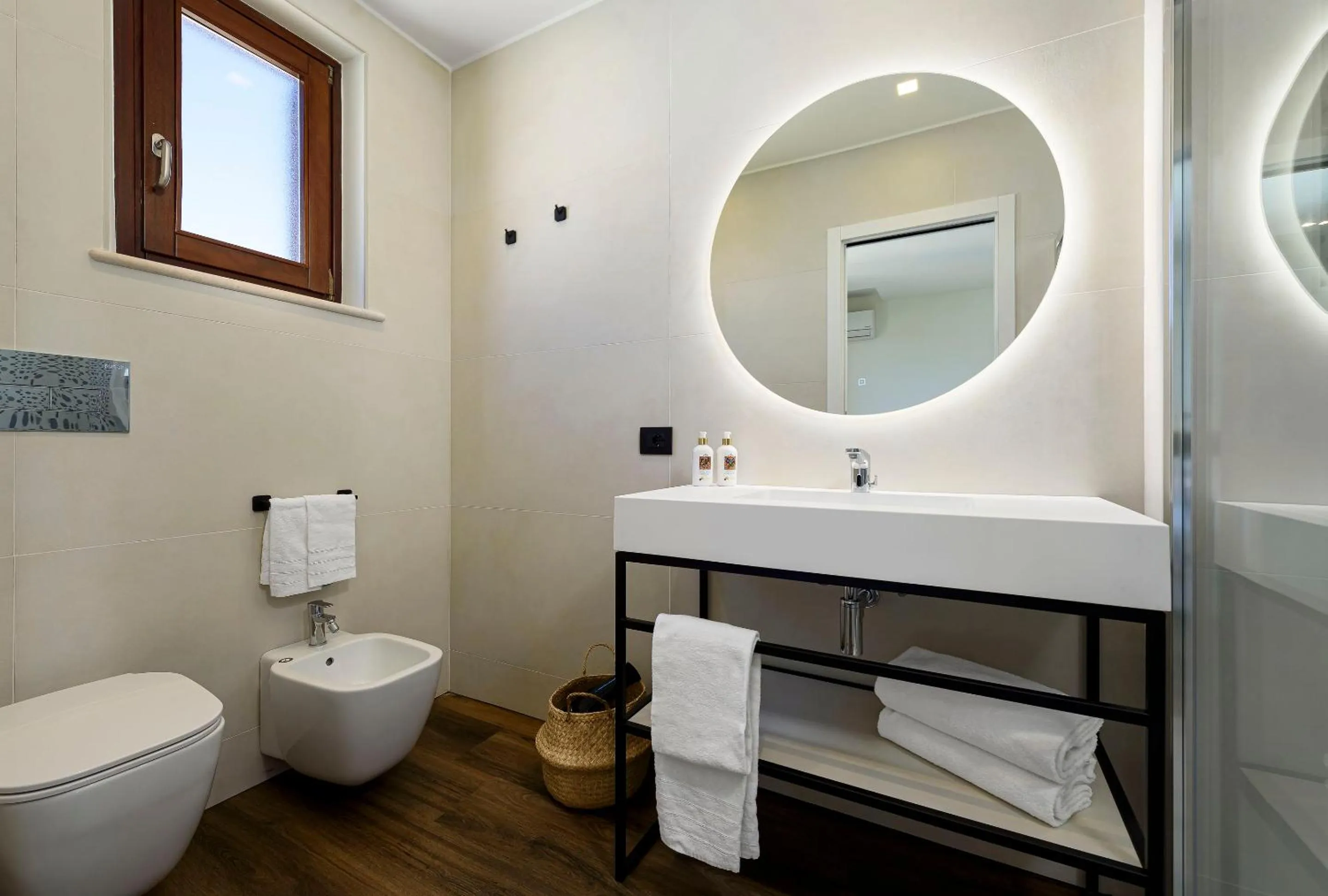 Bathroom in Albergo Auralba