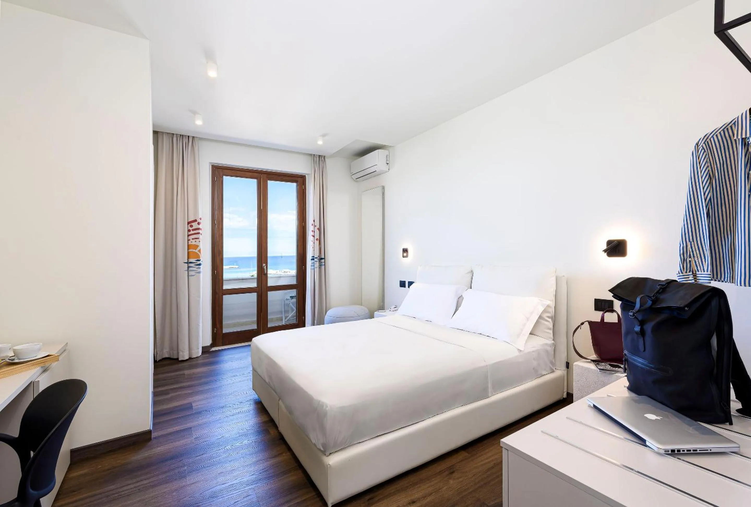 View (from property/room), Bed in Albergo Auralba