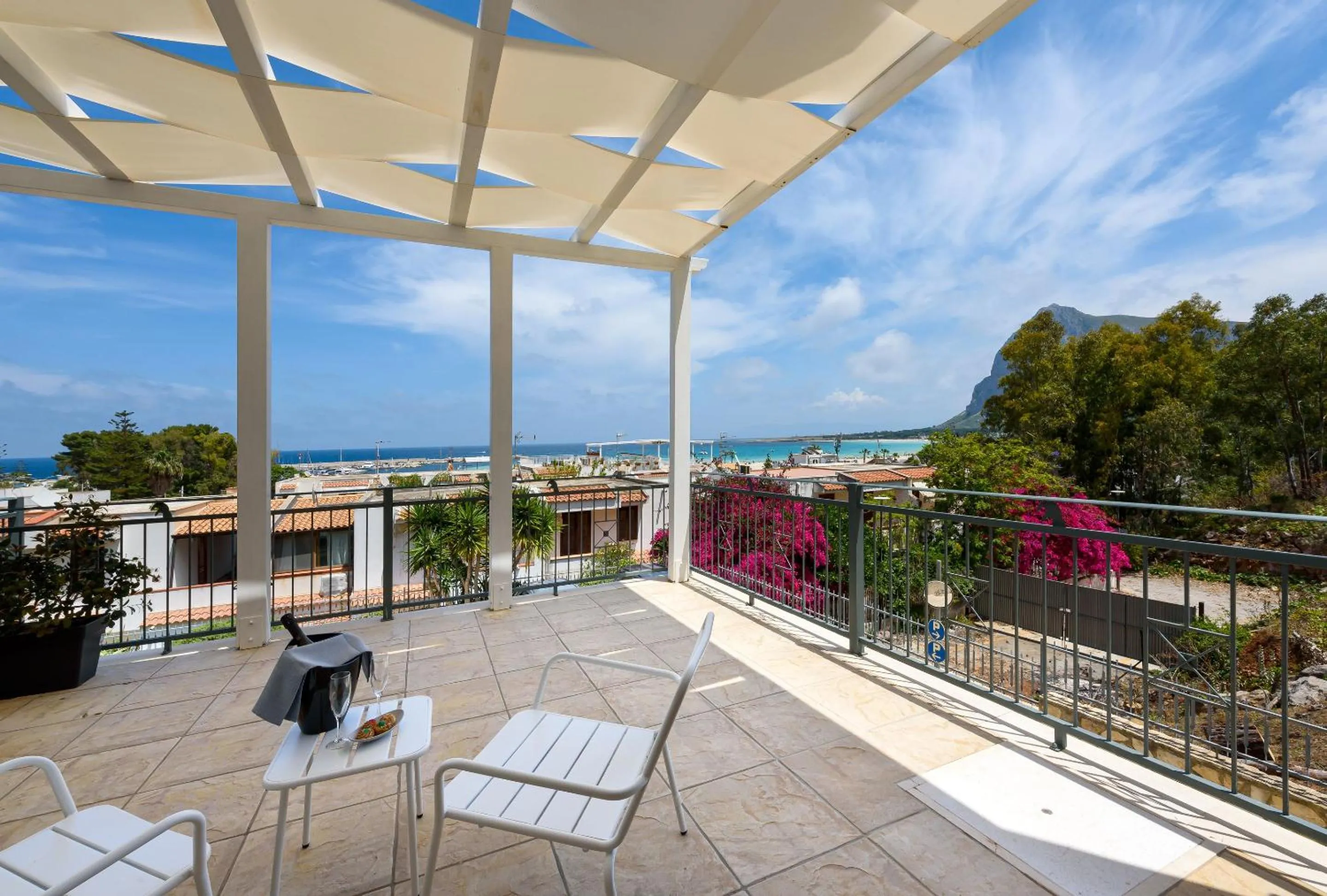 Balcony/Terrace in Albergo Auralba
