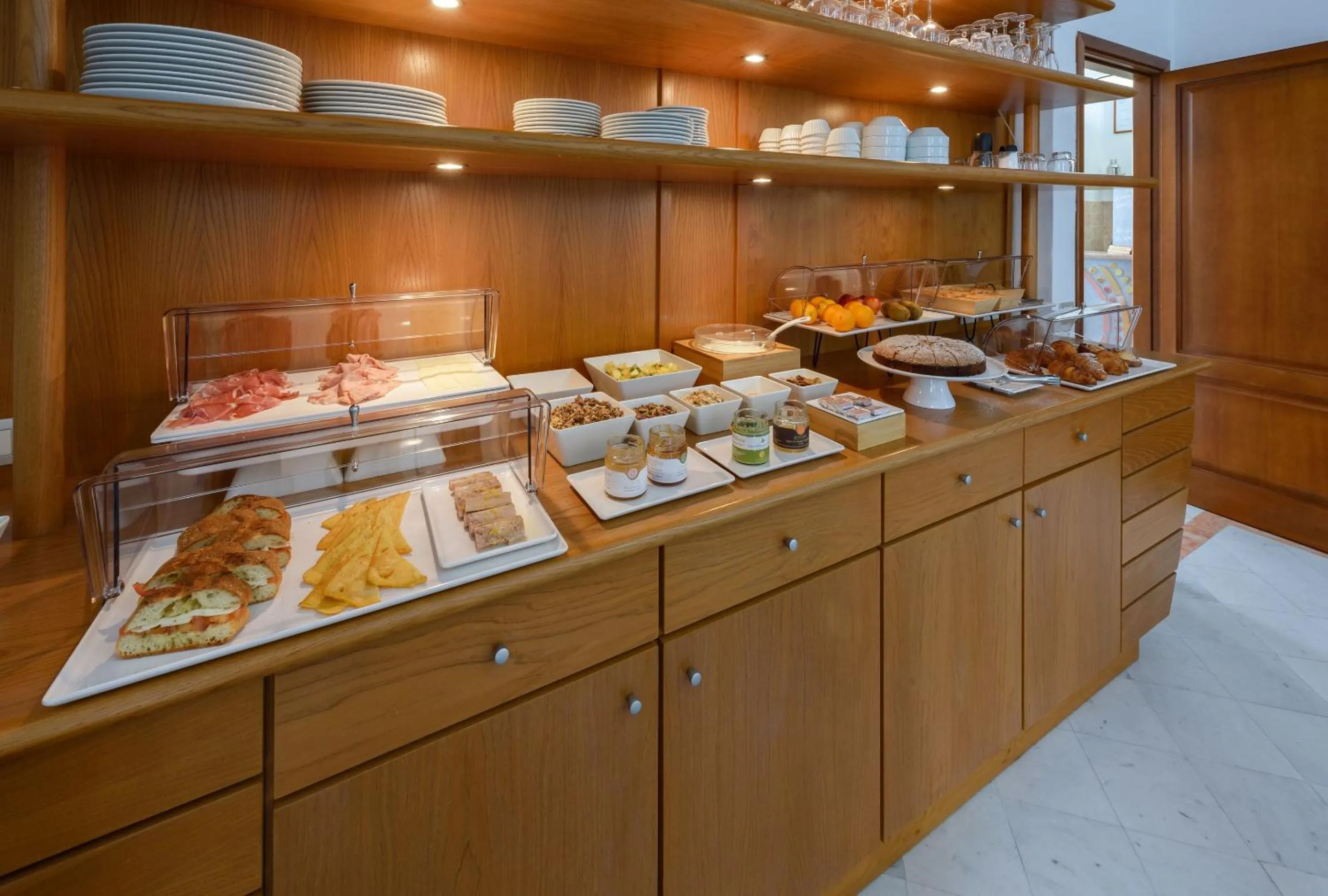 Breakfast in Albergo Auralba