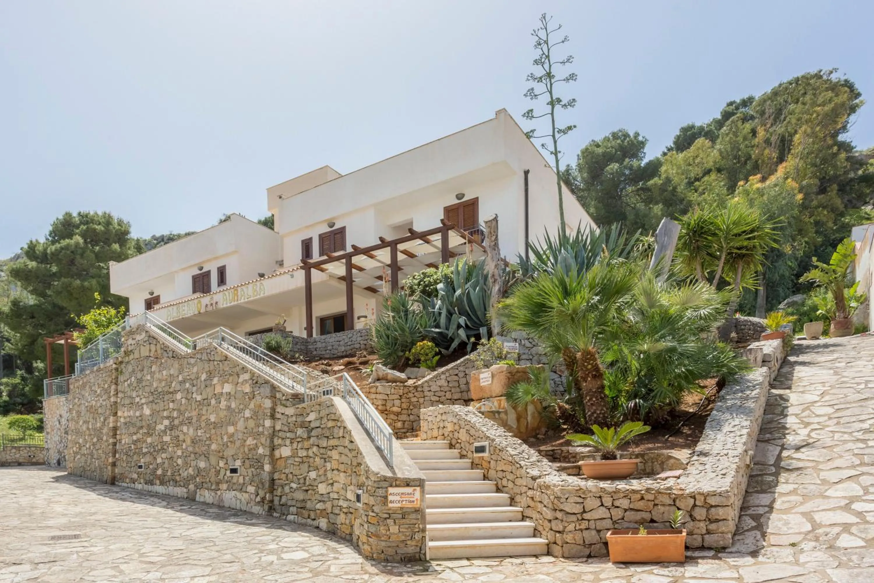 Facade/entrance in Albergo Auralba