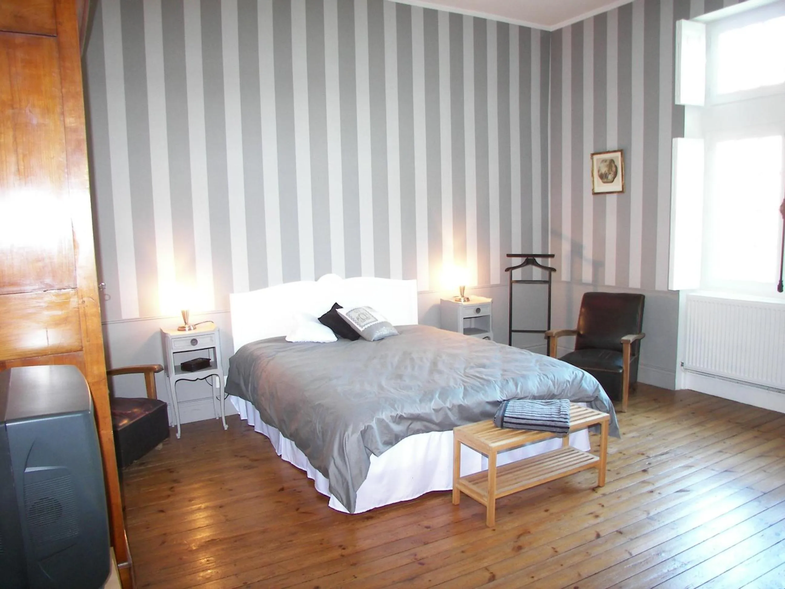 Photo of the whole room, Bed in Domaine du Noble