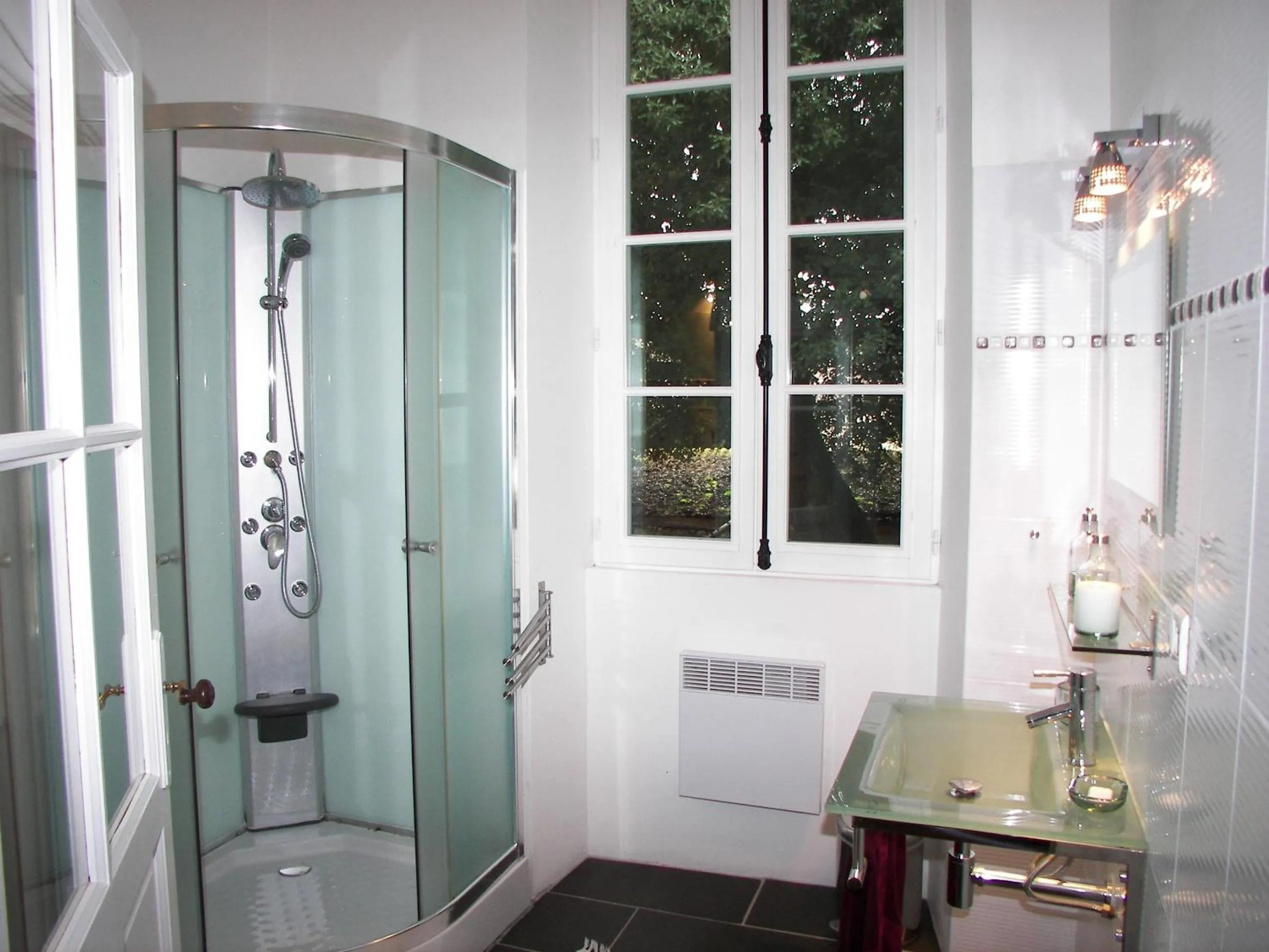 Shower in Domaine du Noble