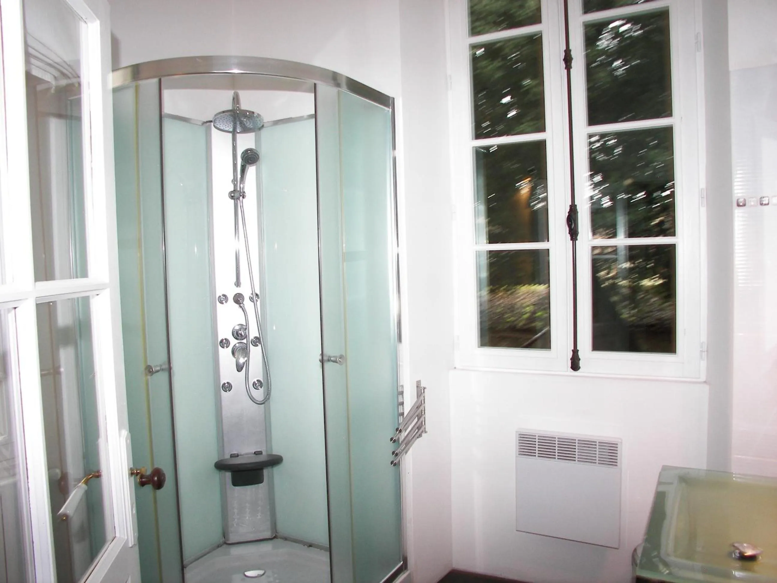 Shower in Domaine du Noble