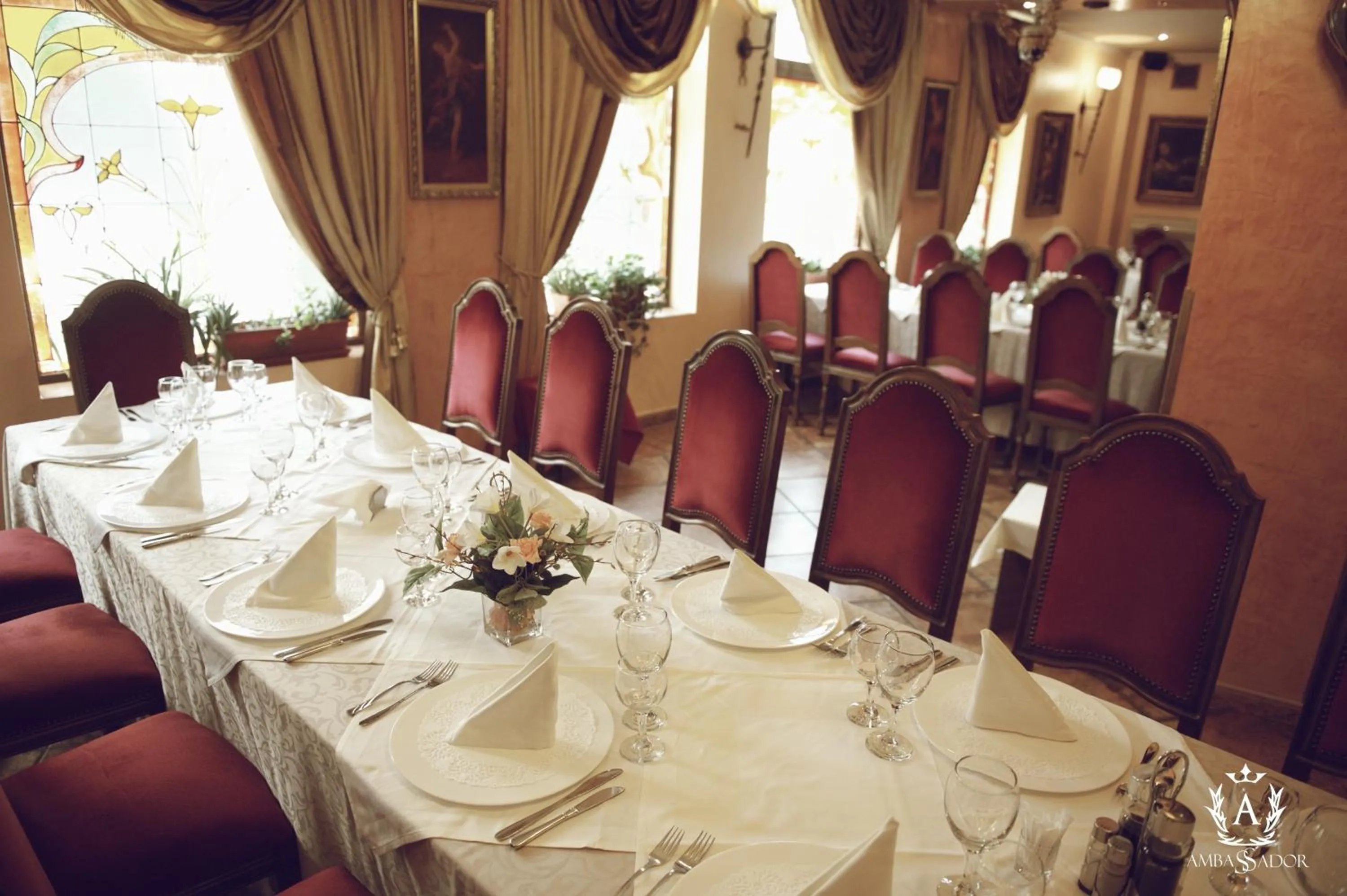 Restaurant/places to eat in Ambassador Hotel