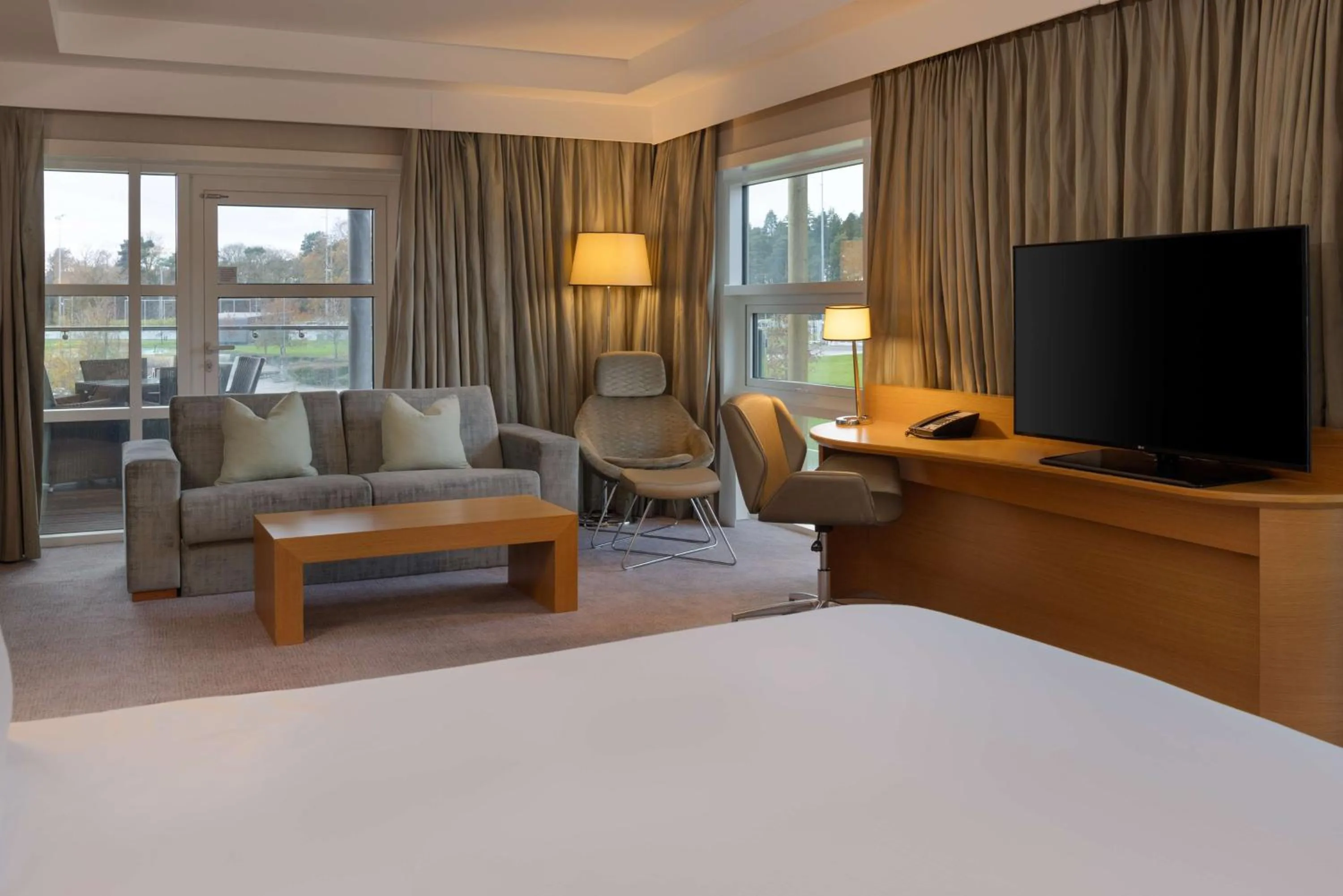 Living room, Bed in Hilton at St George's Park