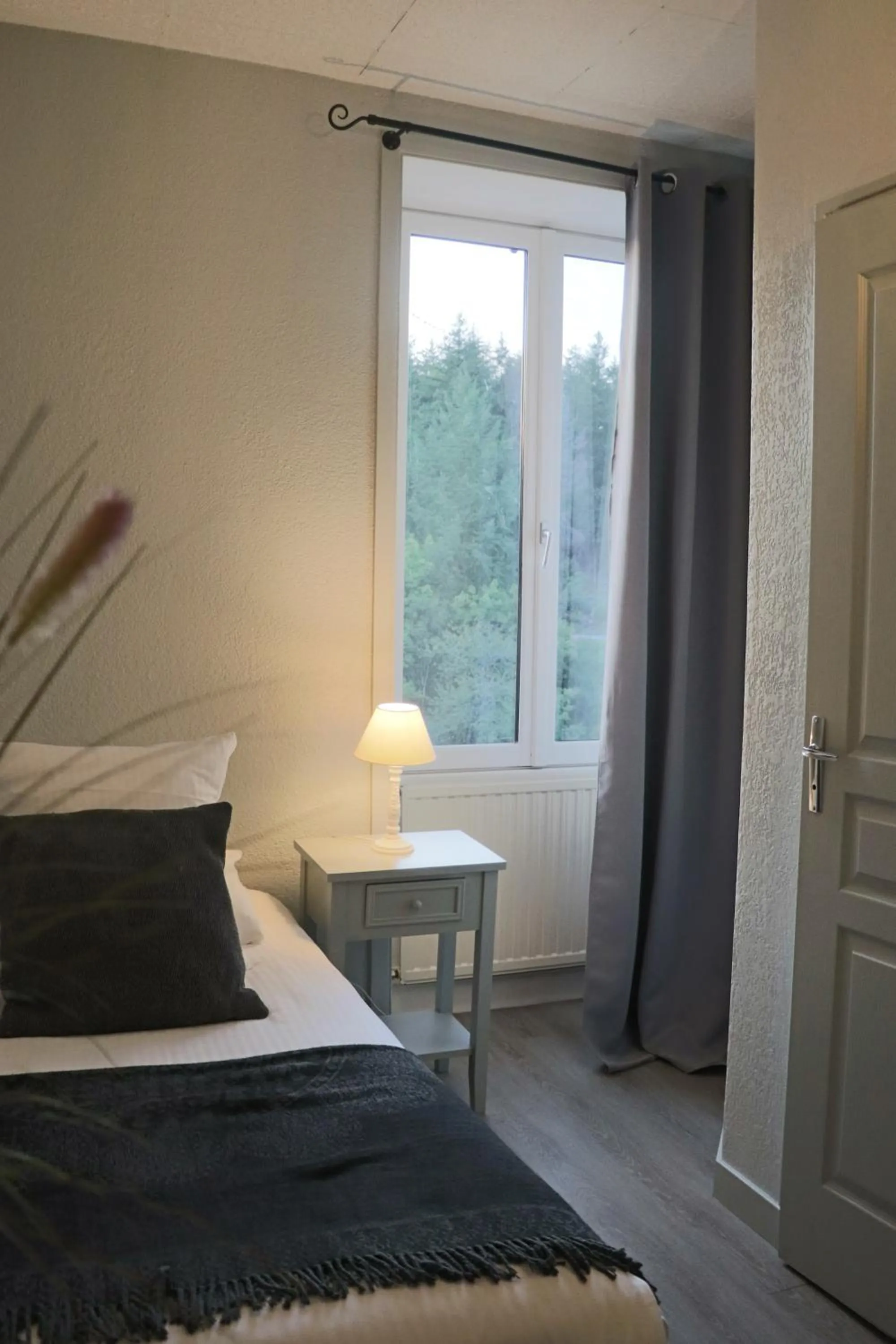 Photo of the whole room, Bed in Logis Hôtel Restaurant La Brasserie