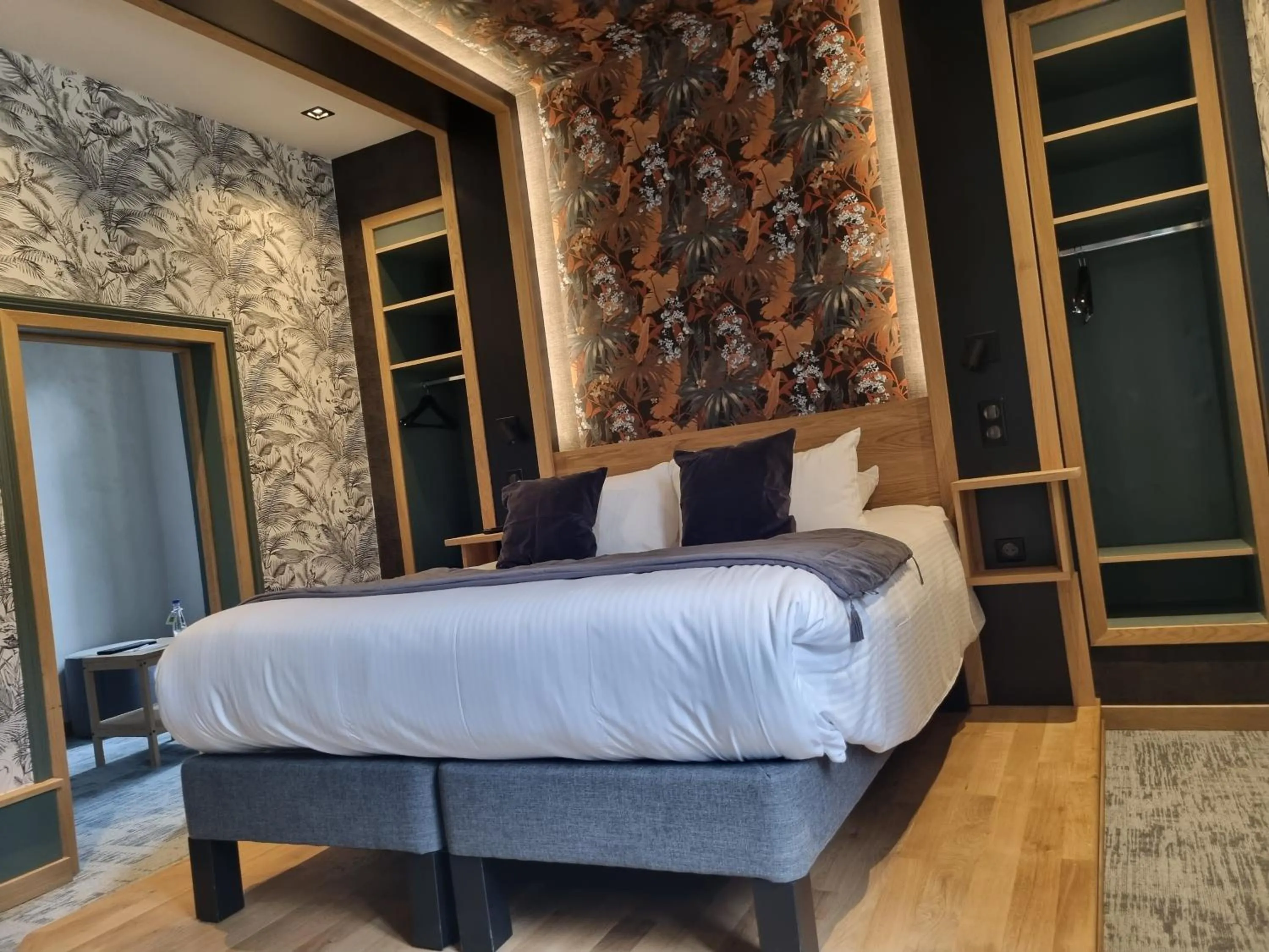 Bed in Logis Hôtel Restaurant La Brasserie