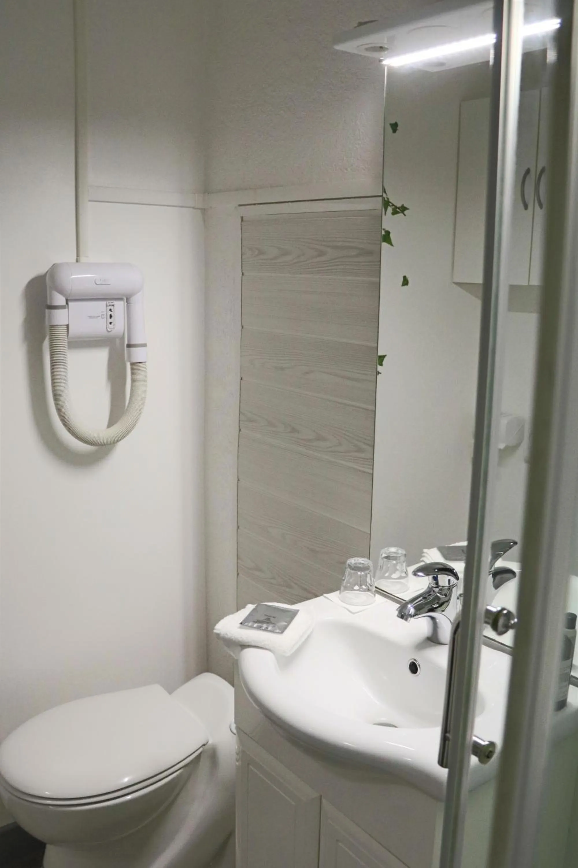 Bathroom in Logis Hôtel Restaurant La Brasserie