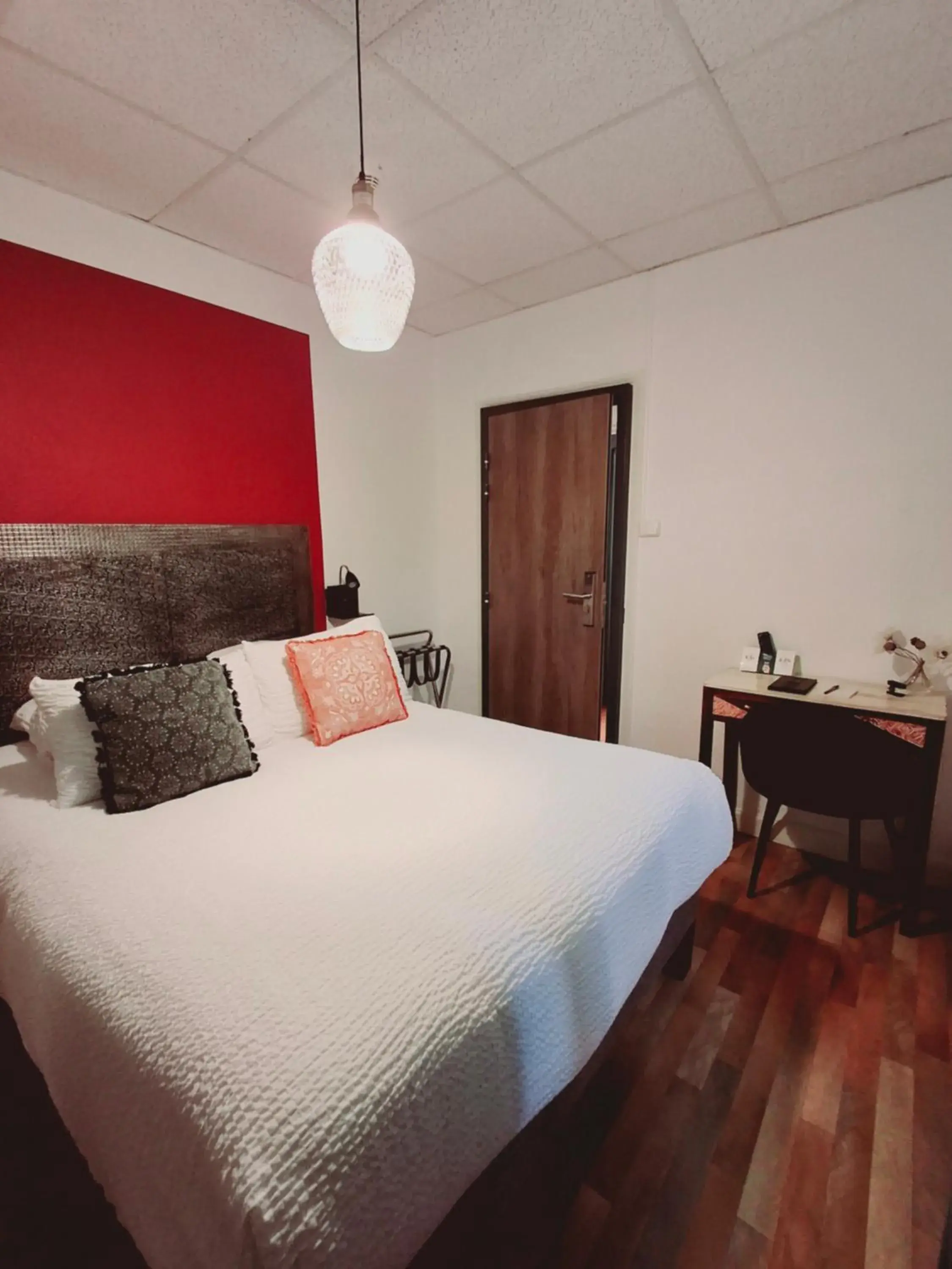 Standard Double Room in Logis Hôtel Restaurant La Brasserie Standard Double Room in Logis Hôtel Restaurant La Brasserie