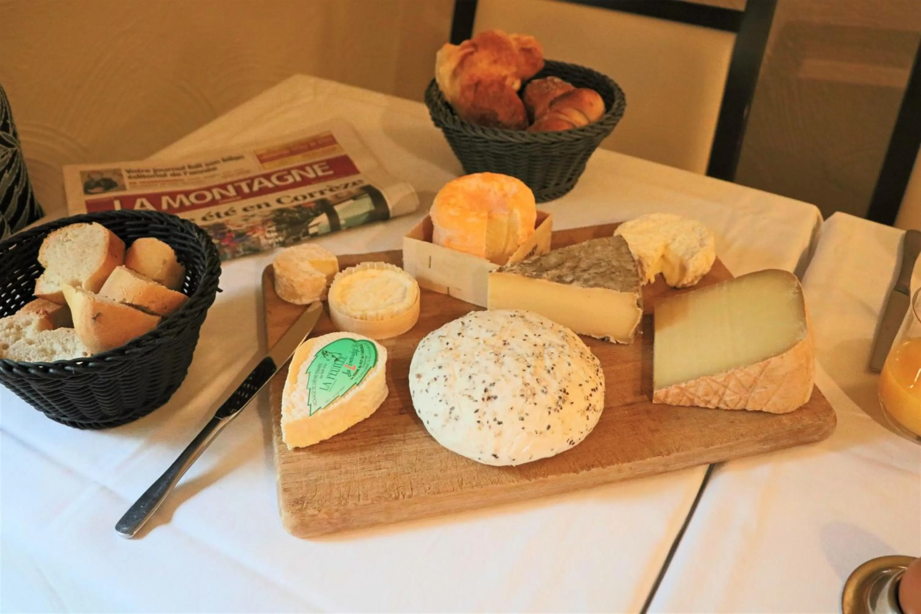 Breakfast in Logis Hôtel Restaurant La Brasserie