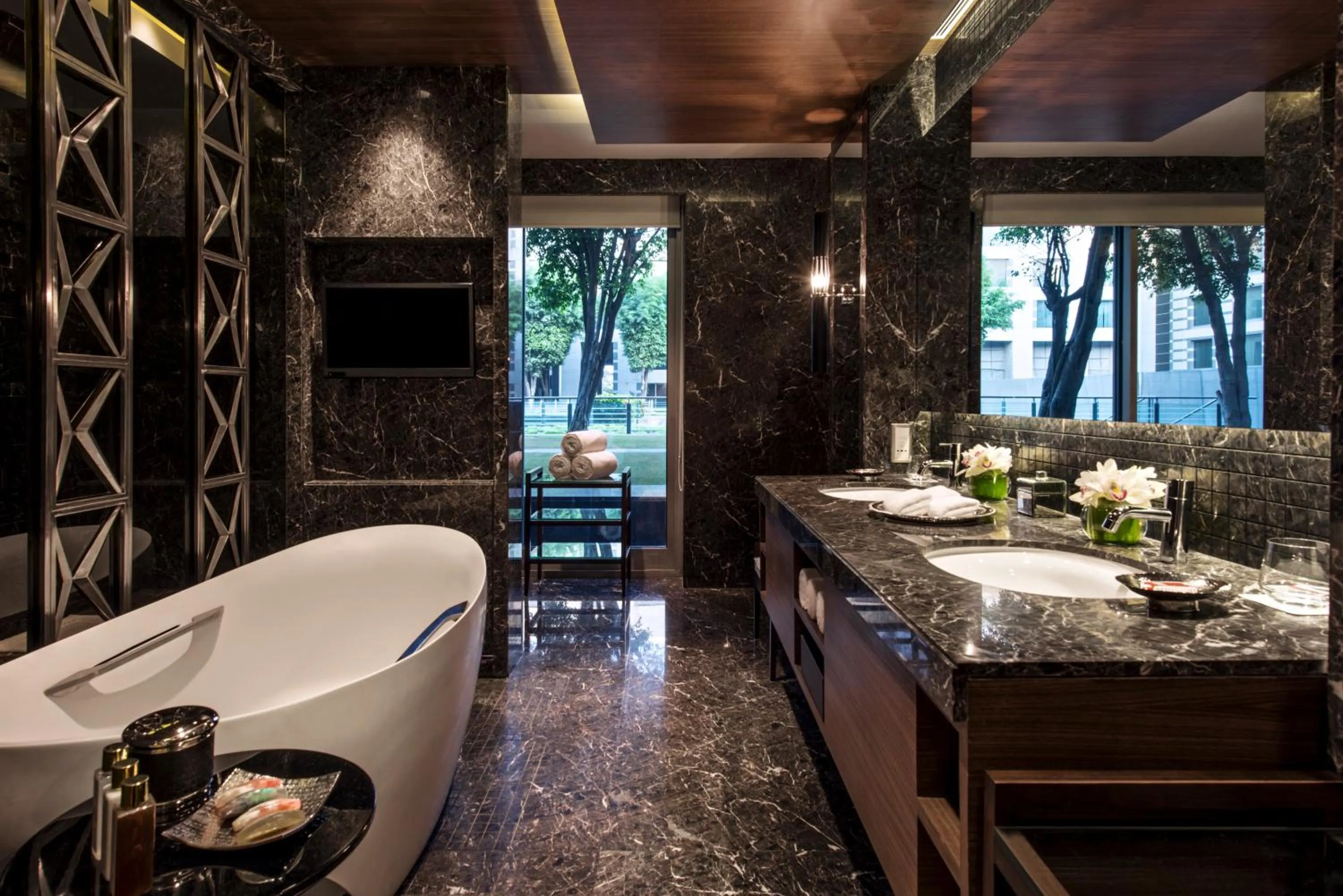 Bathroom in Grand Hyatt Mumbai Hotel and Residences
