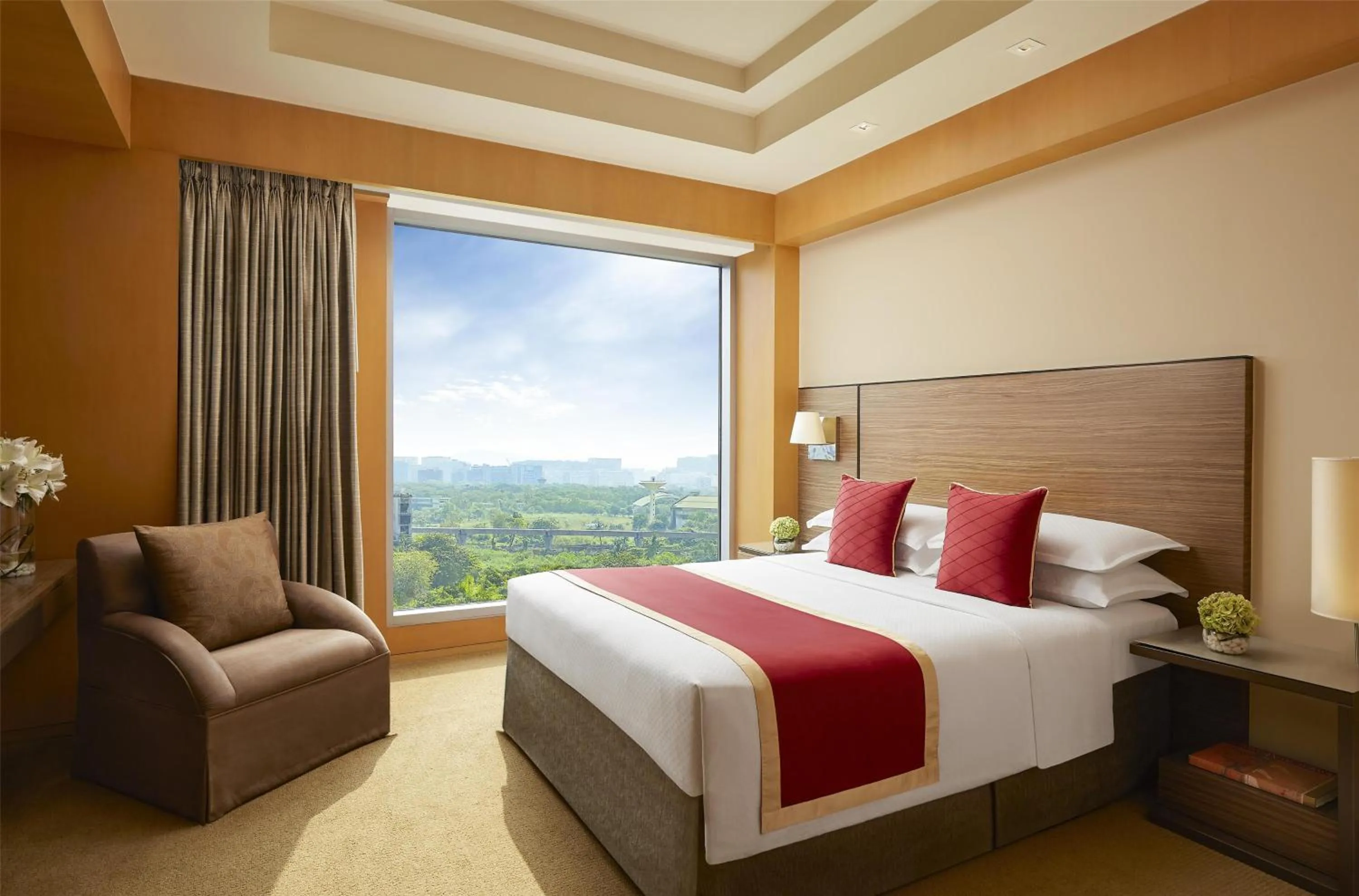 Photo of the whole room, Bed in Grand Hyatt Mumbai Hotel and Residences