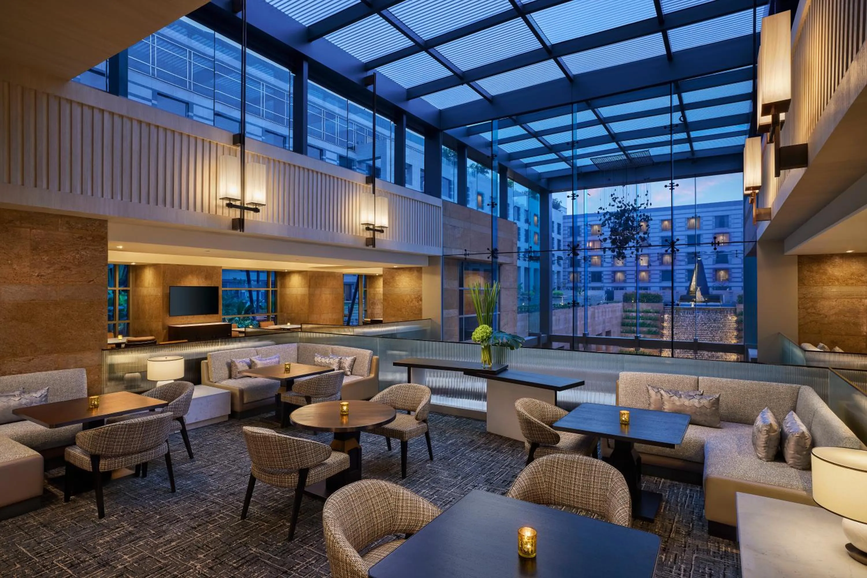 Lounge or bar in Grand Hyatt Mumbai Hotel and Residences