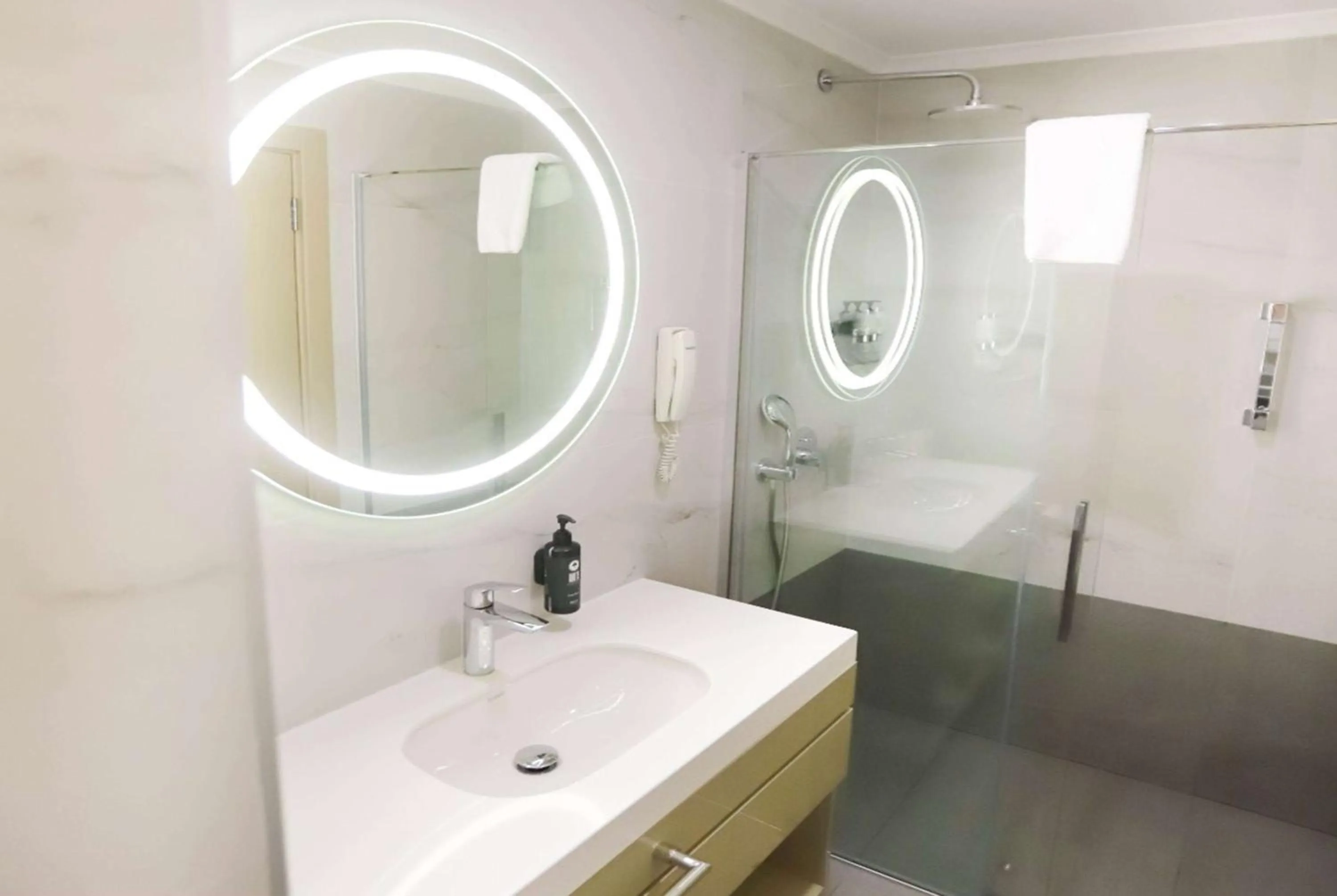 TV and multimedia in La Quinta by Wyndham Giresun