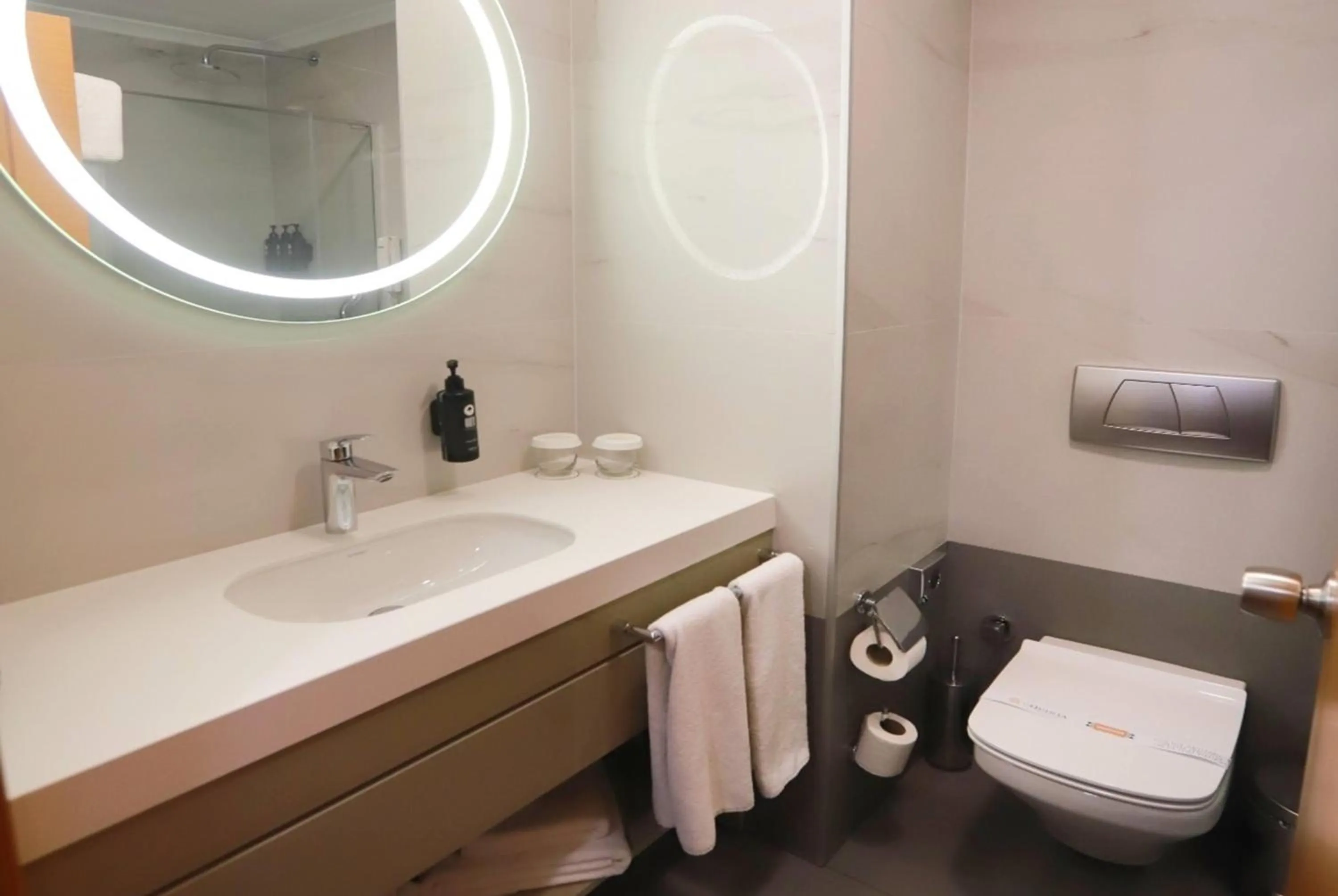 Bathroom in La Quinta by Wyndham Giresun